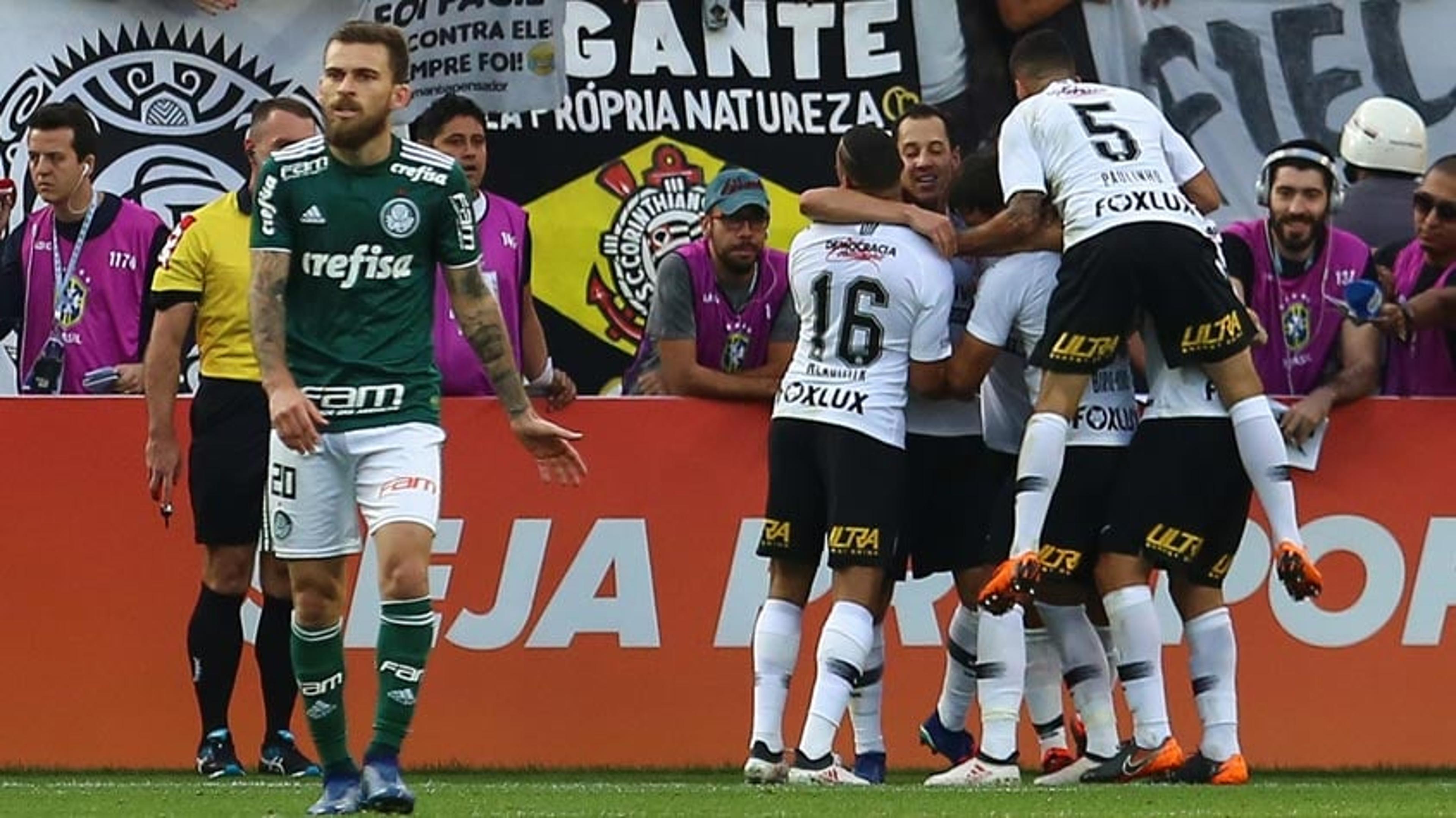 Carille celebra ‘melhor jogo’ no ano e vai analisar lance de Romero