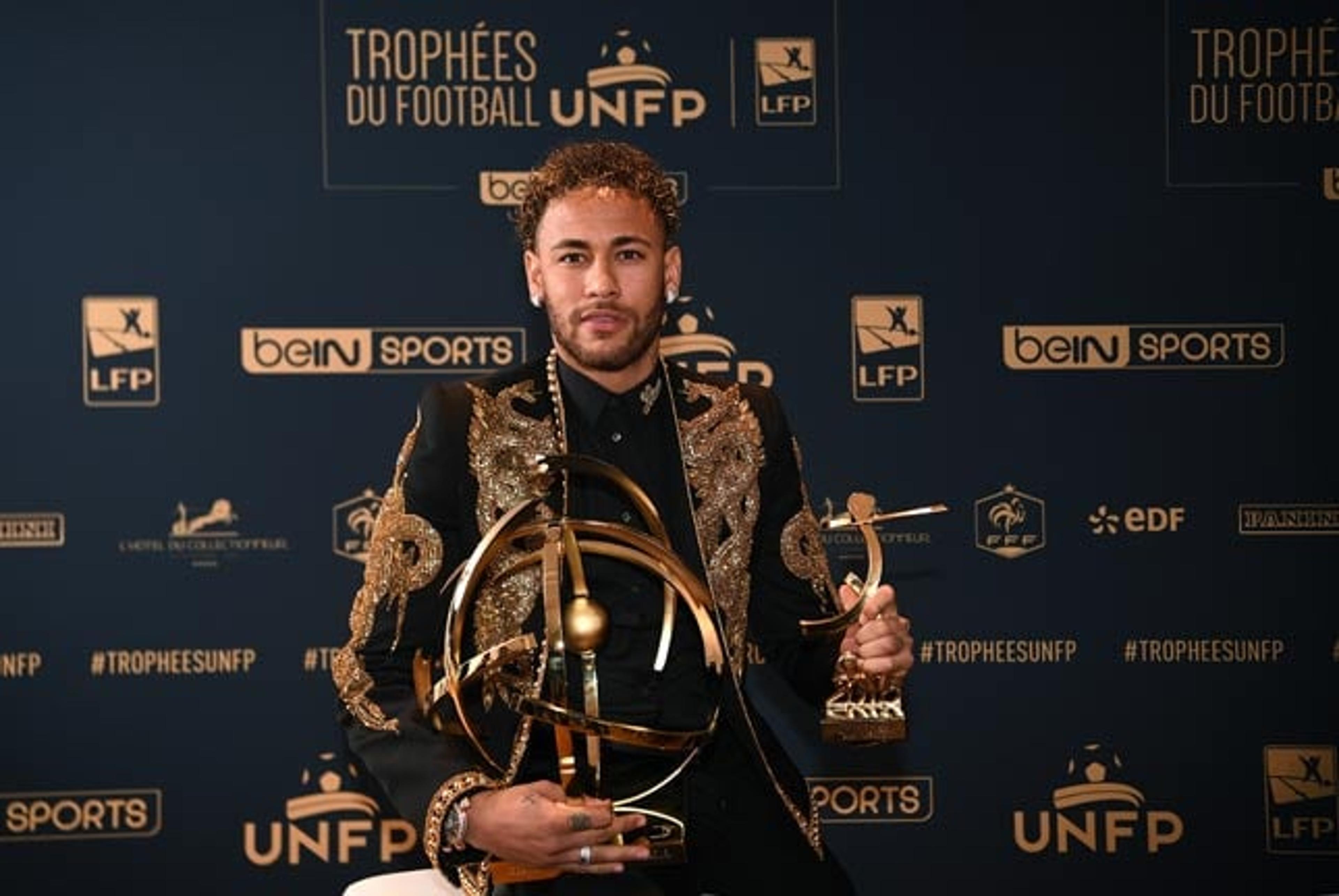 Neymar fatura o prêmio de melhor jogador do Campeonato Francês