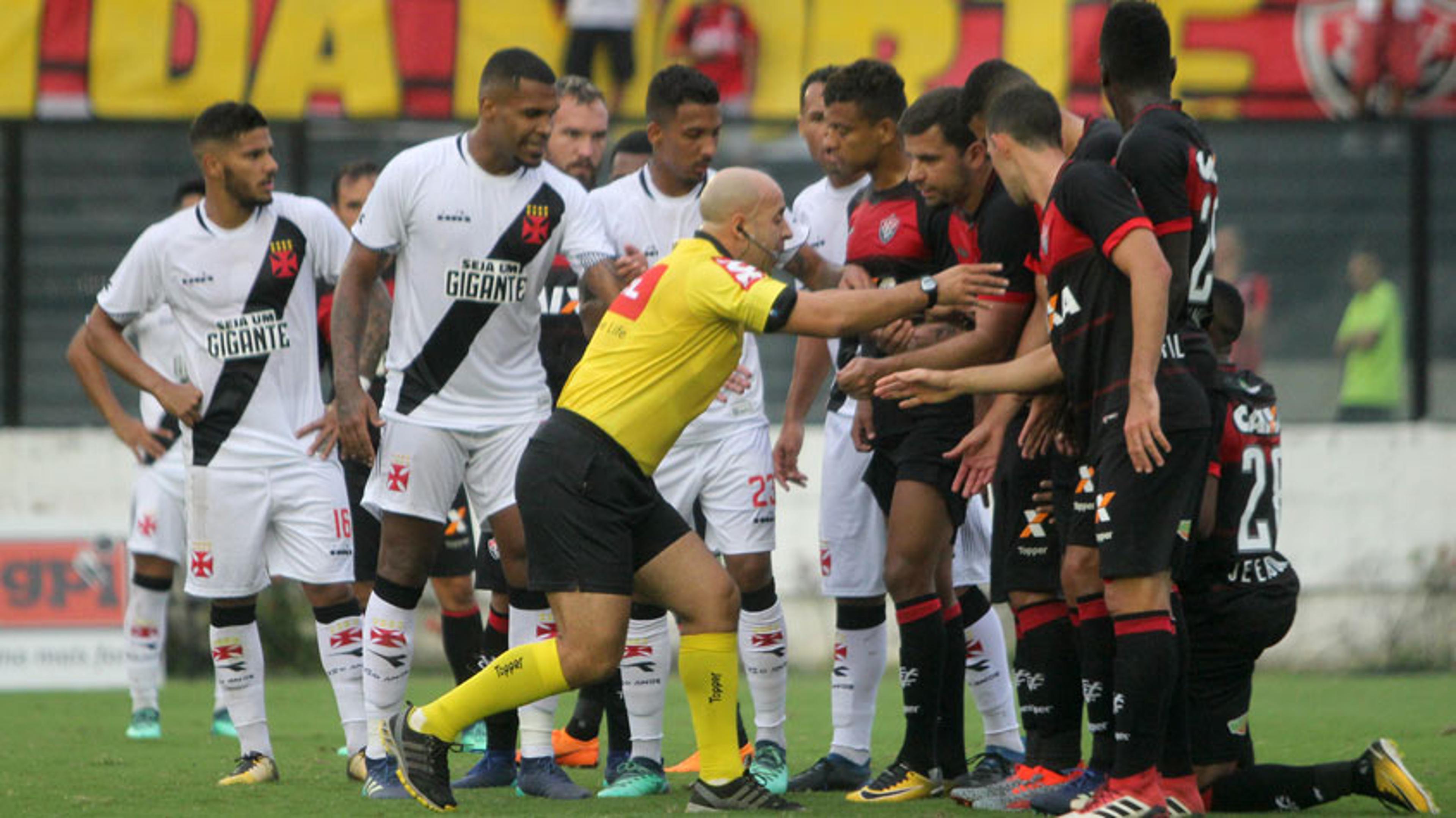 Vitória x Vasco: prováveis times, desfalques, onde ver e palpites