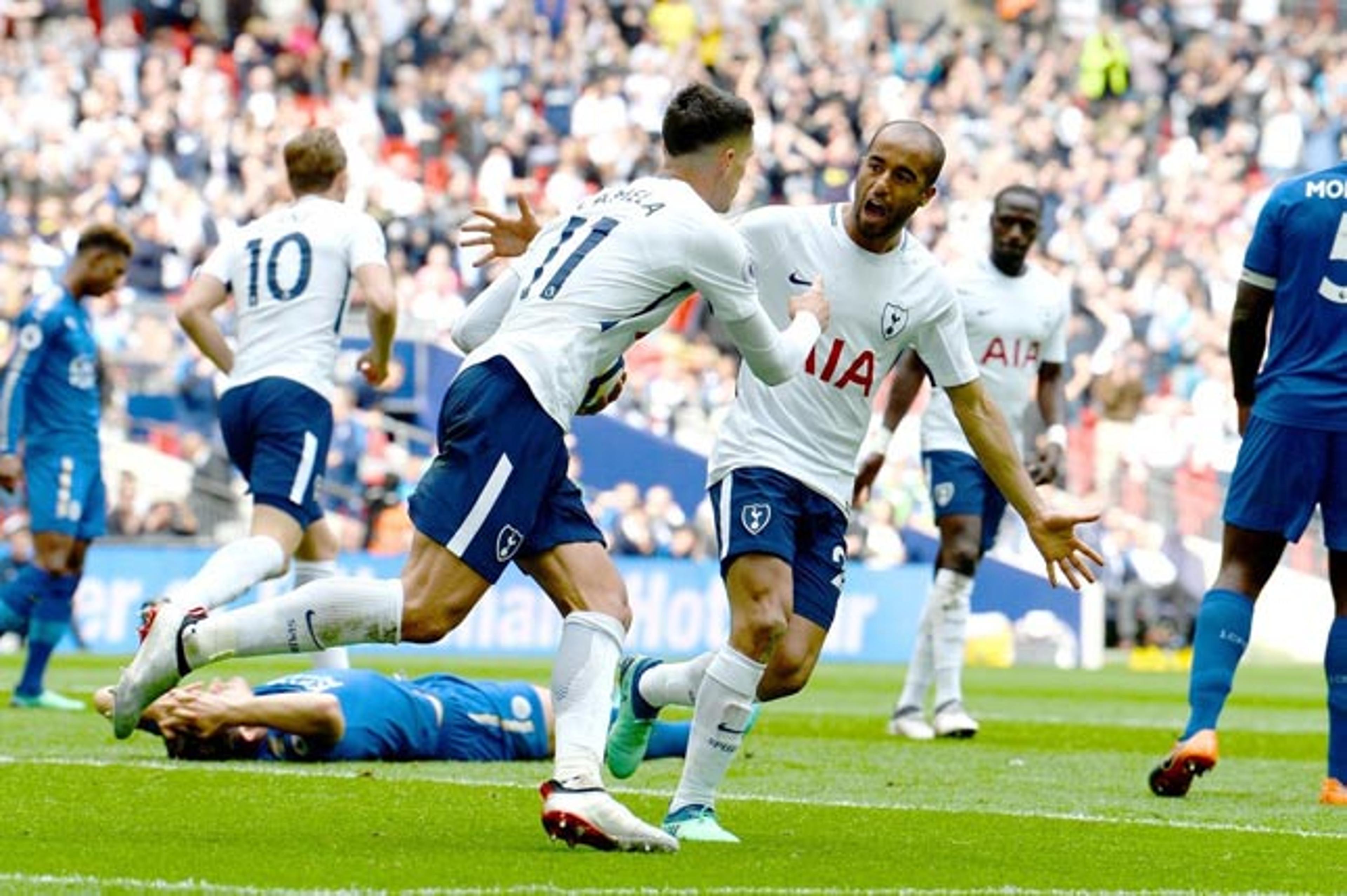 Com assistências em jogo épico, Lucas celebra início no Tottenham