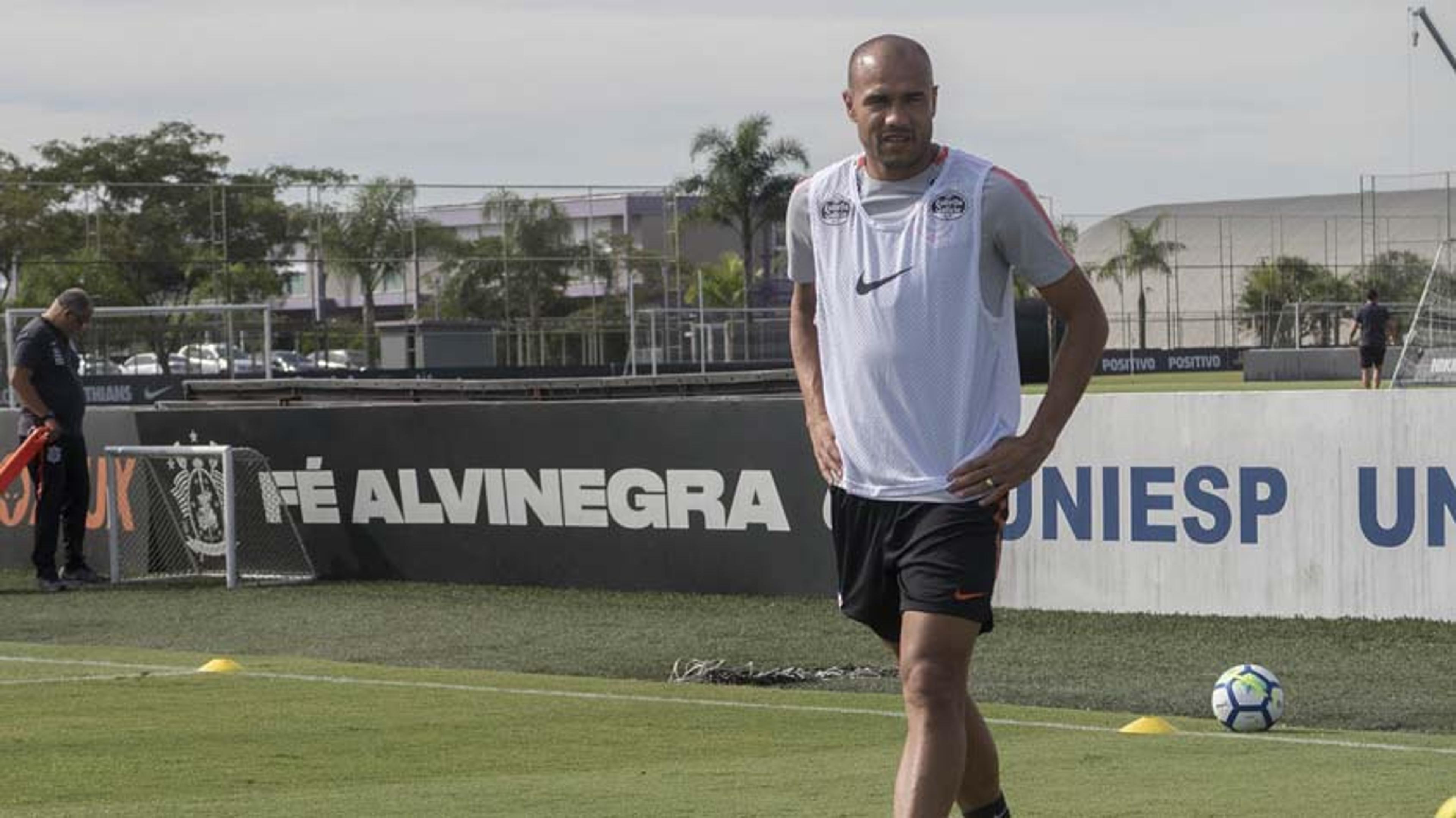 No Recife, Carille faz sete mudanças no Corinthians para encarar o Sport