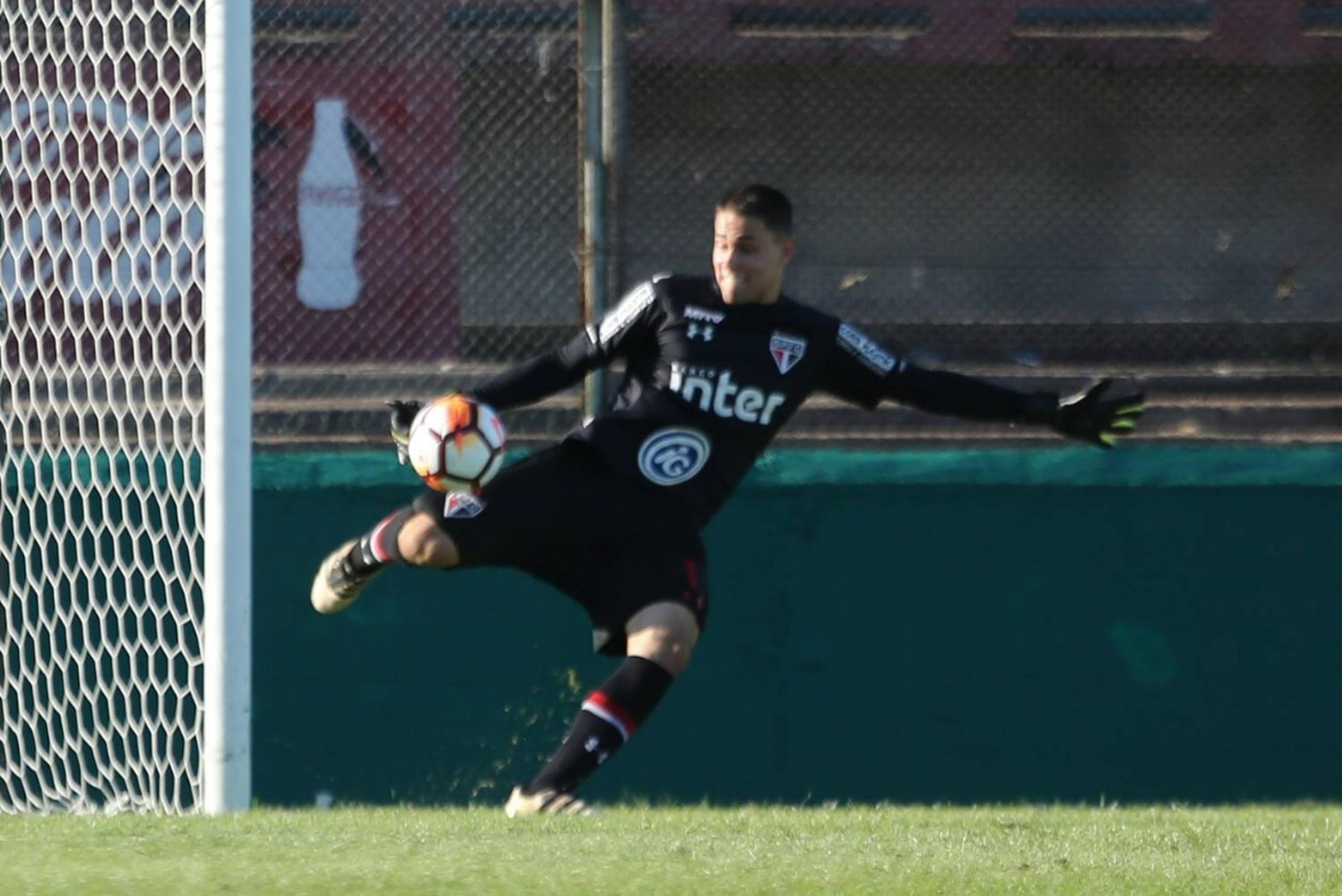 Goleiro do São Paulo prevê Majestoso ‘marcante’ na Copa do Brasil sub-20