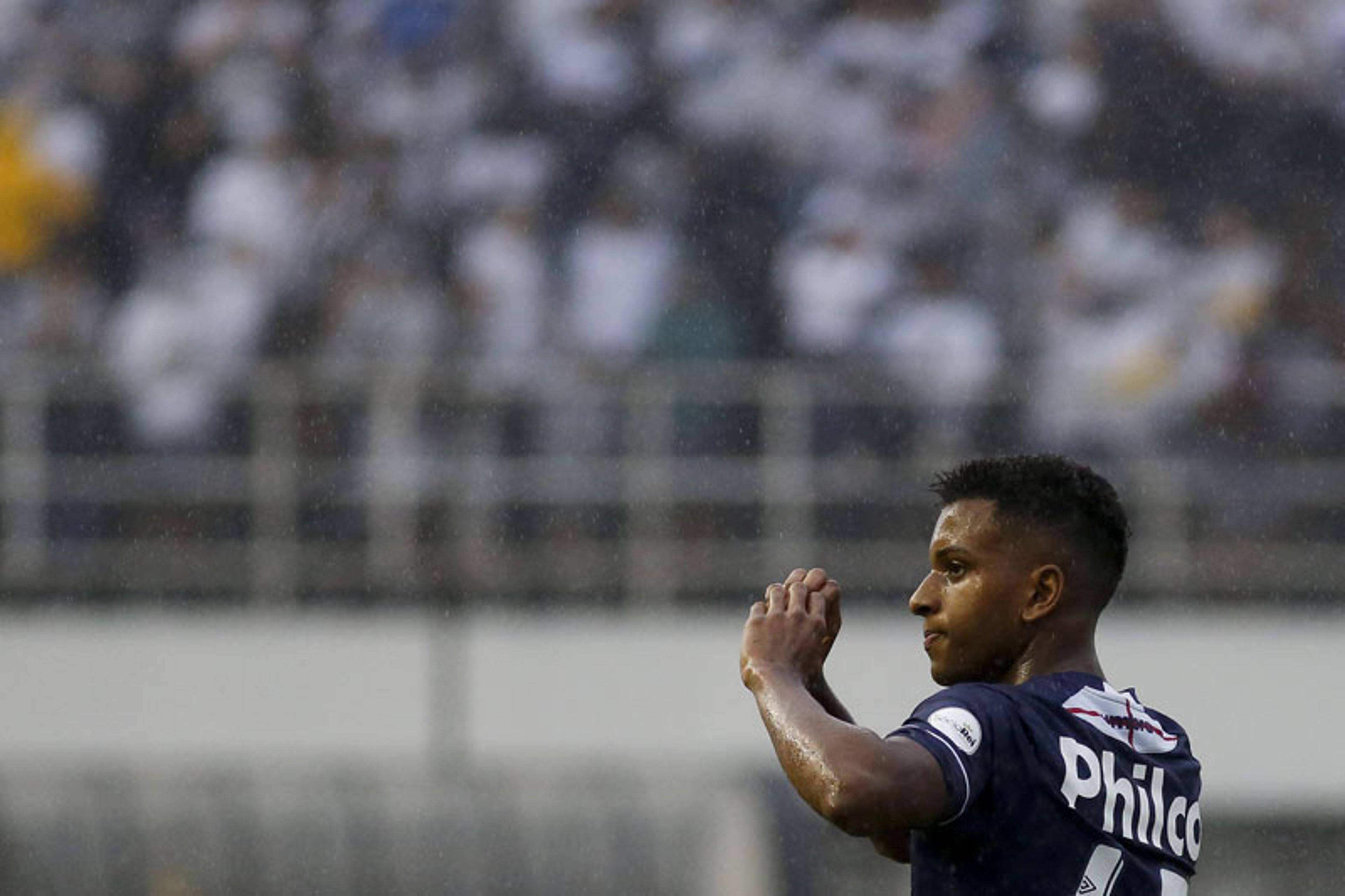 Crise? Que crise? Rodrygo faz três e Peixe goleia o Vitória na Vila Belmiro