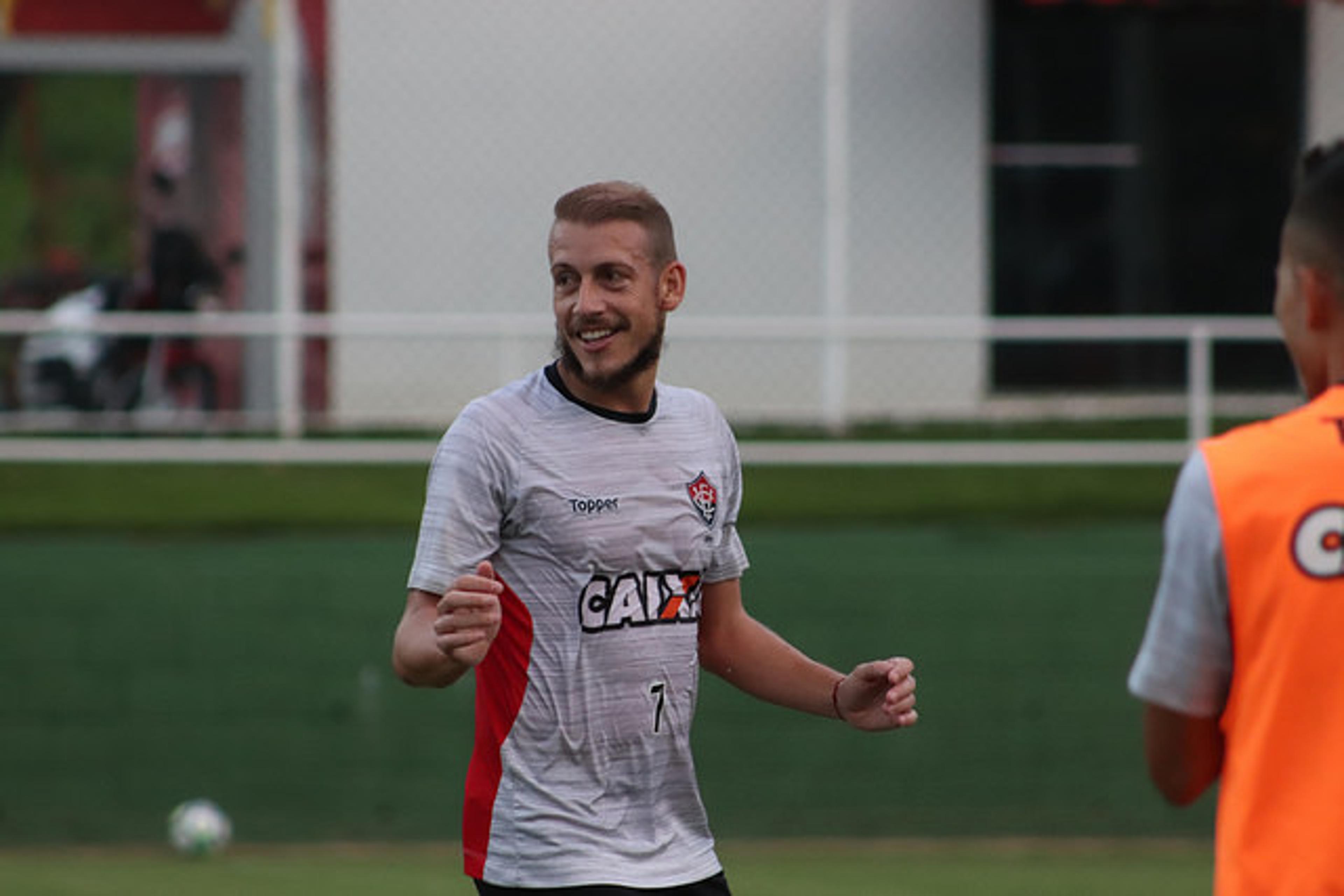 Volante do Vitória projeta partida complicada contra o São Paulo