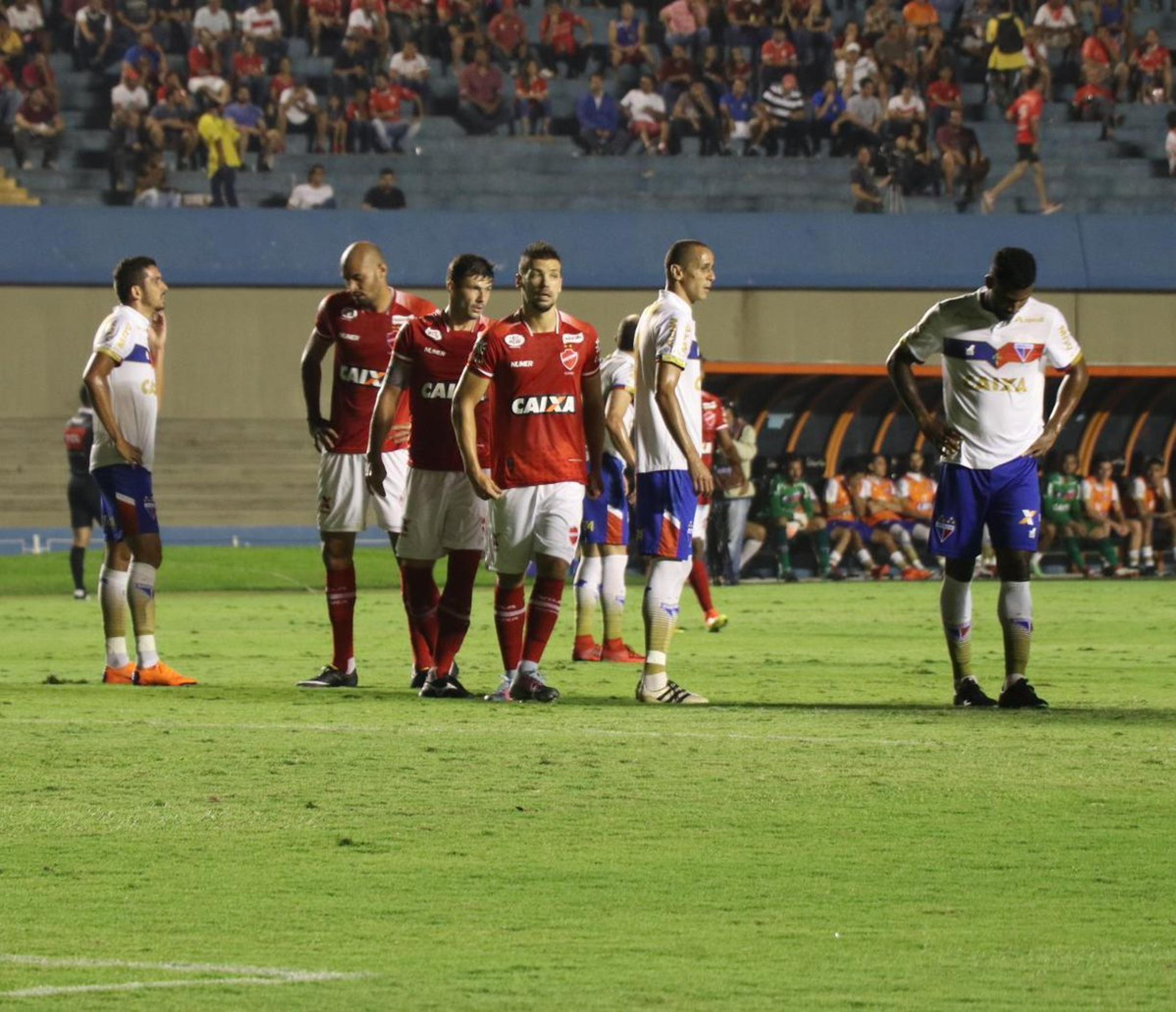 Ceni é expulso, Boeck defende pênalti e Fortaleza segura empate com Vila Nova