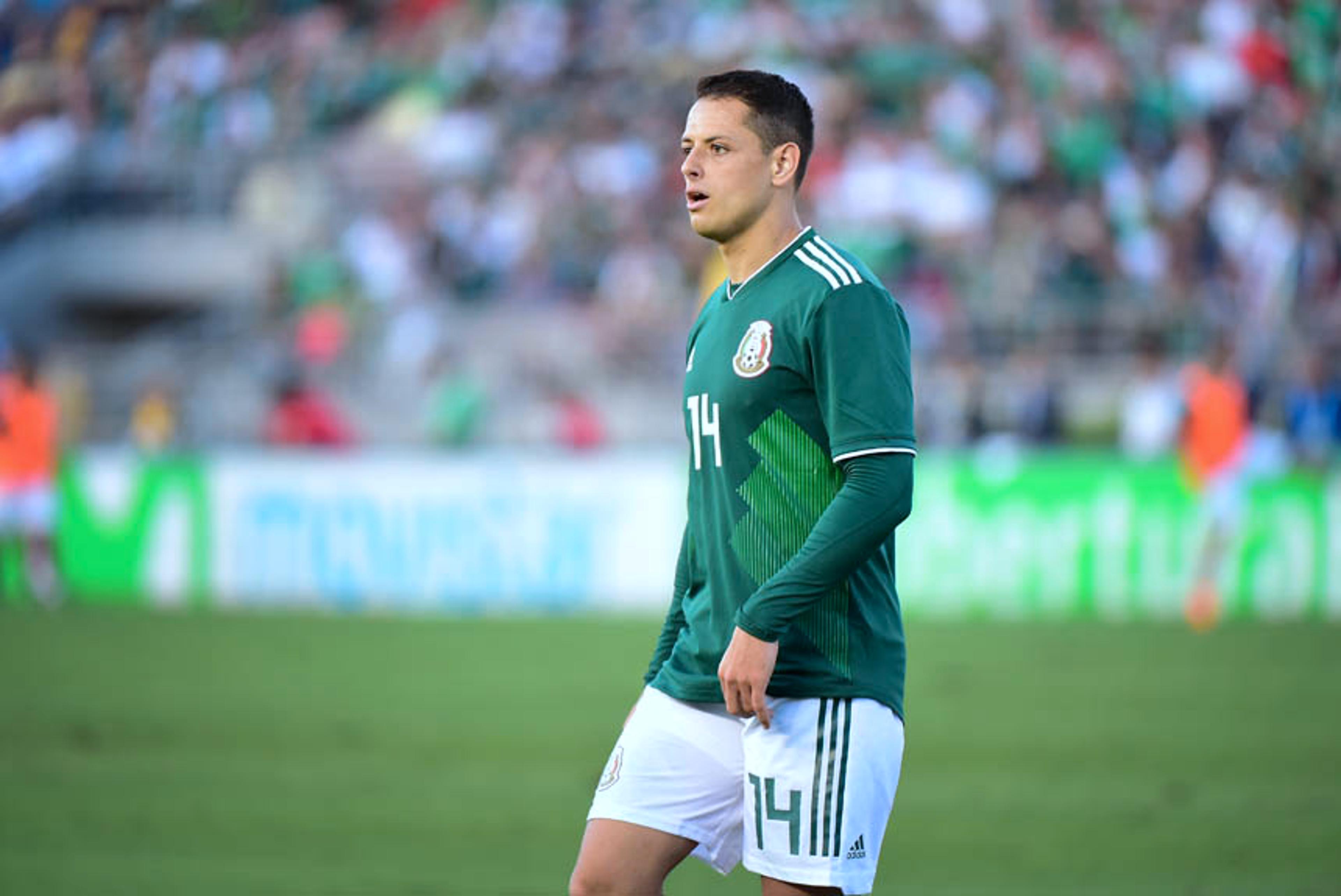 Depois de 15 meses, Chicharito marca dois gols com a camisa do West Ham