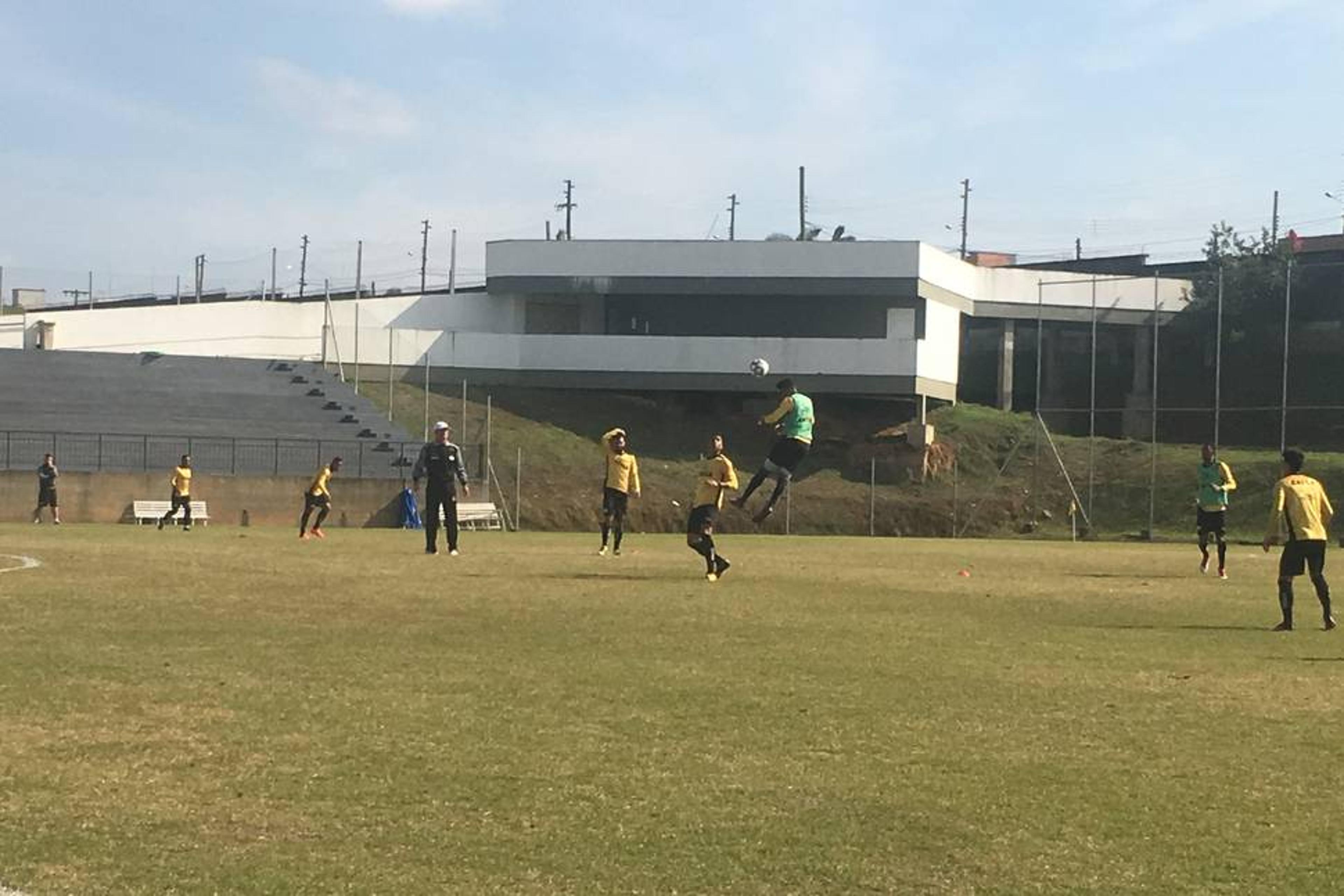 Criciúma treina para sair do Z-4 na próxima rodada da Série B