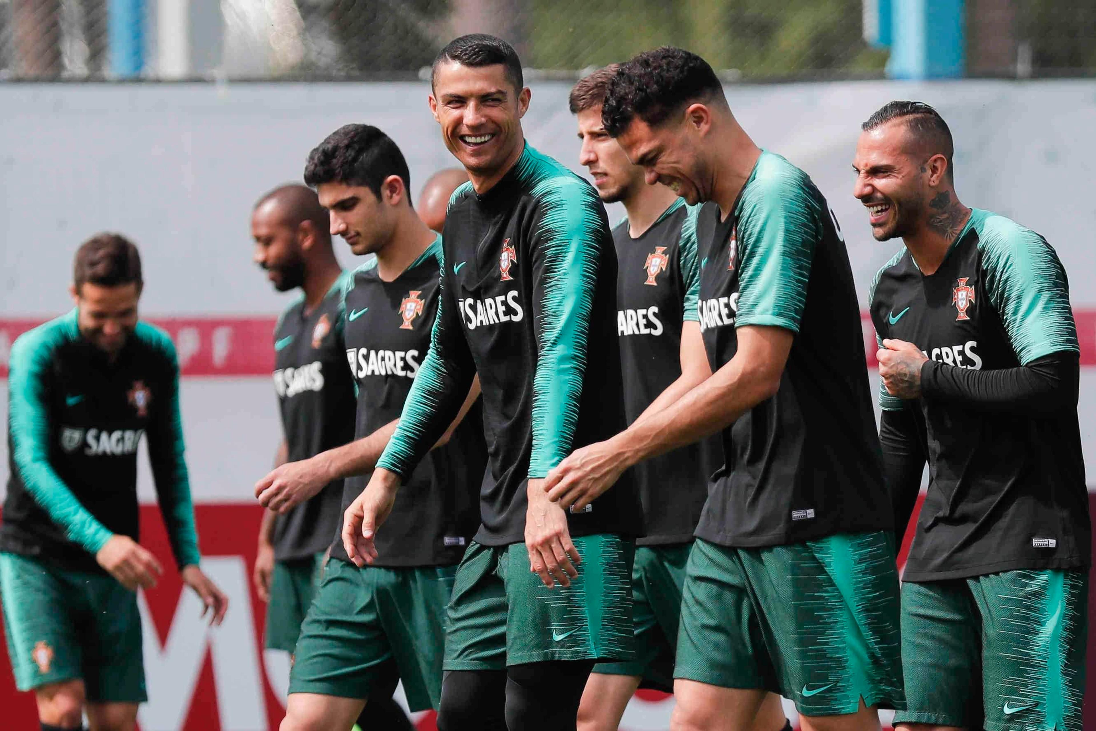 Trio que rescindiu com Sporting ofusca CR7 em treino de Portugal