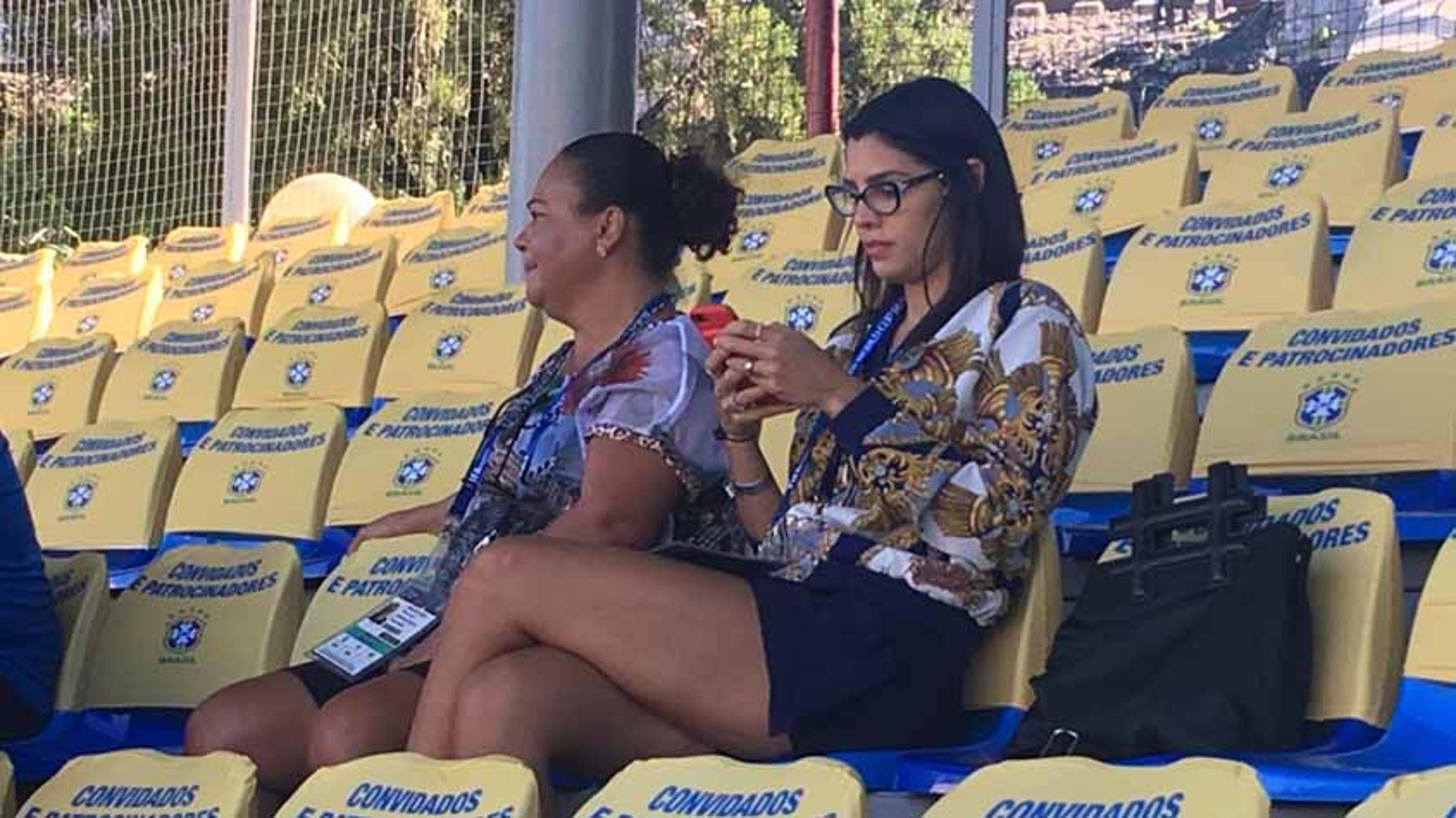 Treino da Seleção em Sochi tem mãe de Jesus na plateia e Fred no campo