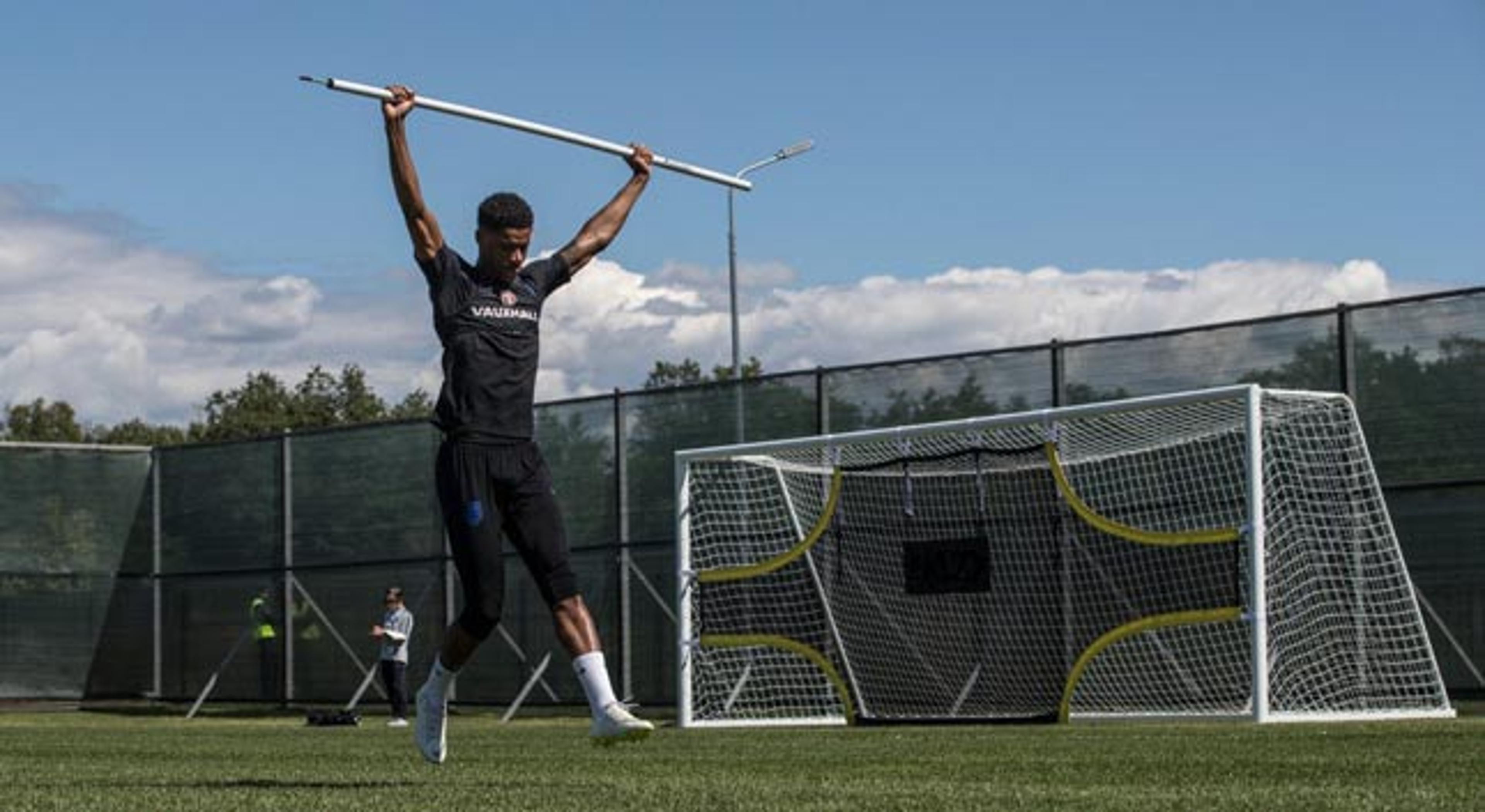 Rashford treino sozinho e se juntará ao elenco inglês nesta sexta-feira