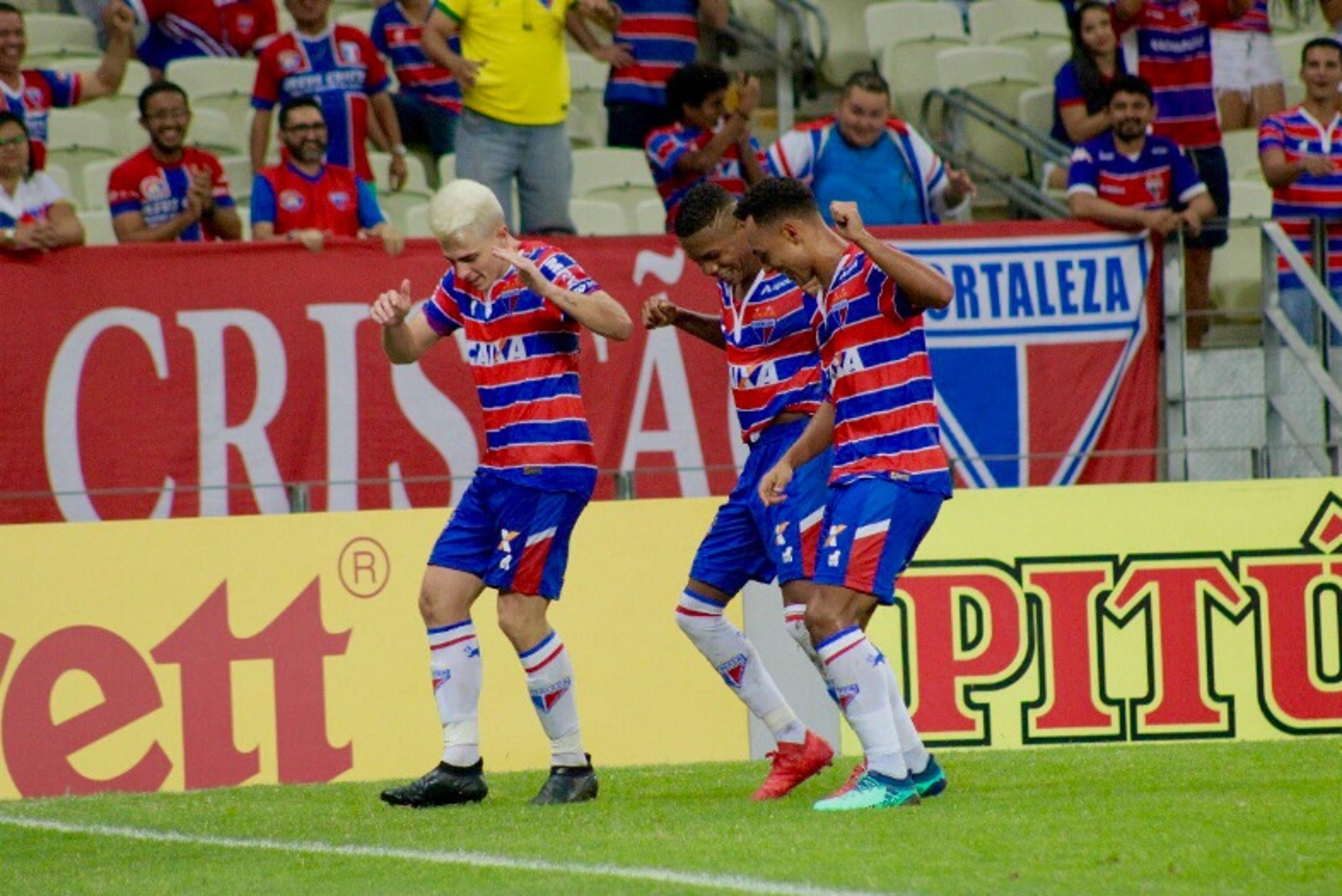 Com dois gols na etapa inicial, Fortaleza passa pelo Brasil de Pelotas