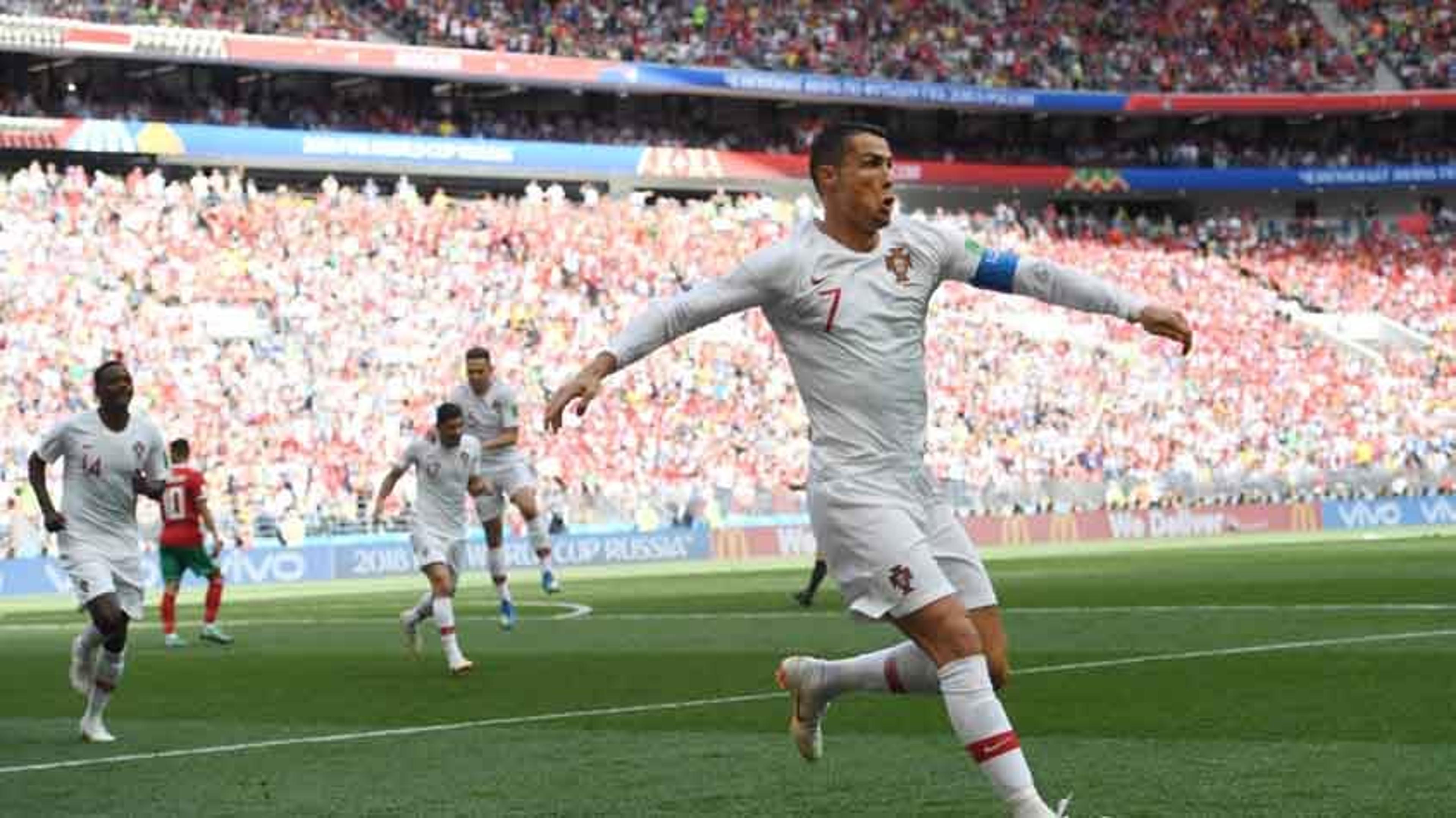 CR7 marca de todos os jeitos e se mostra única esperança de Portugal