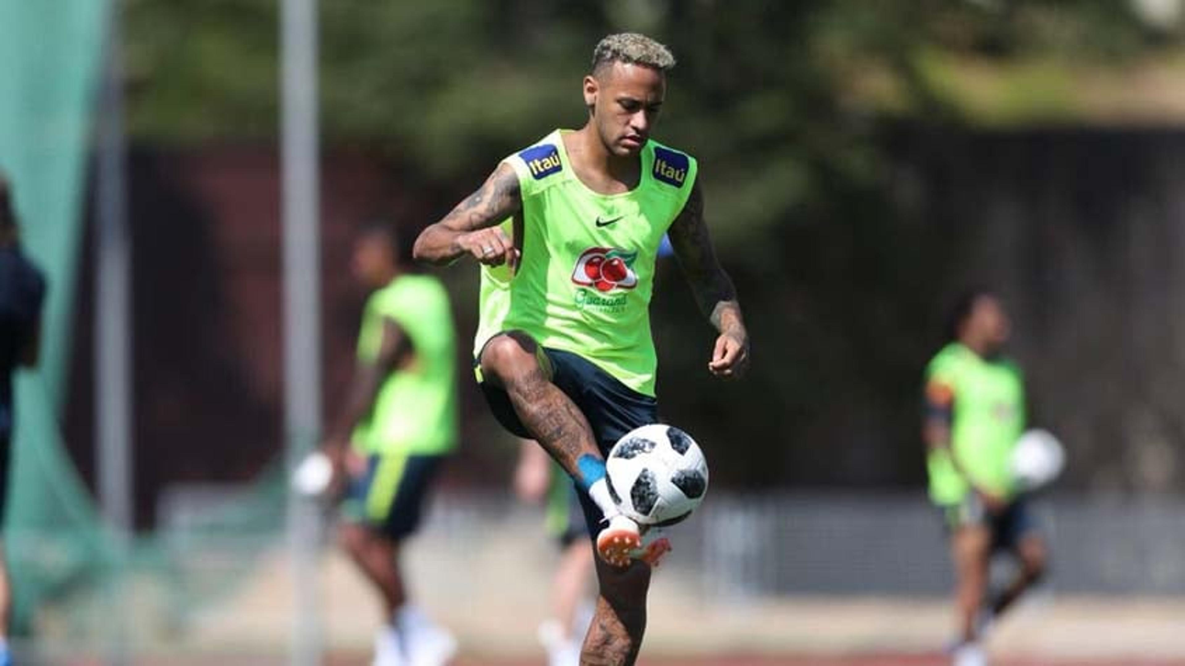 Neymar participa de treino em Sochi e deve viajar com a Seleção