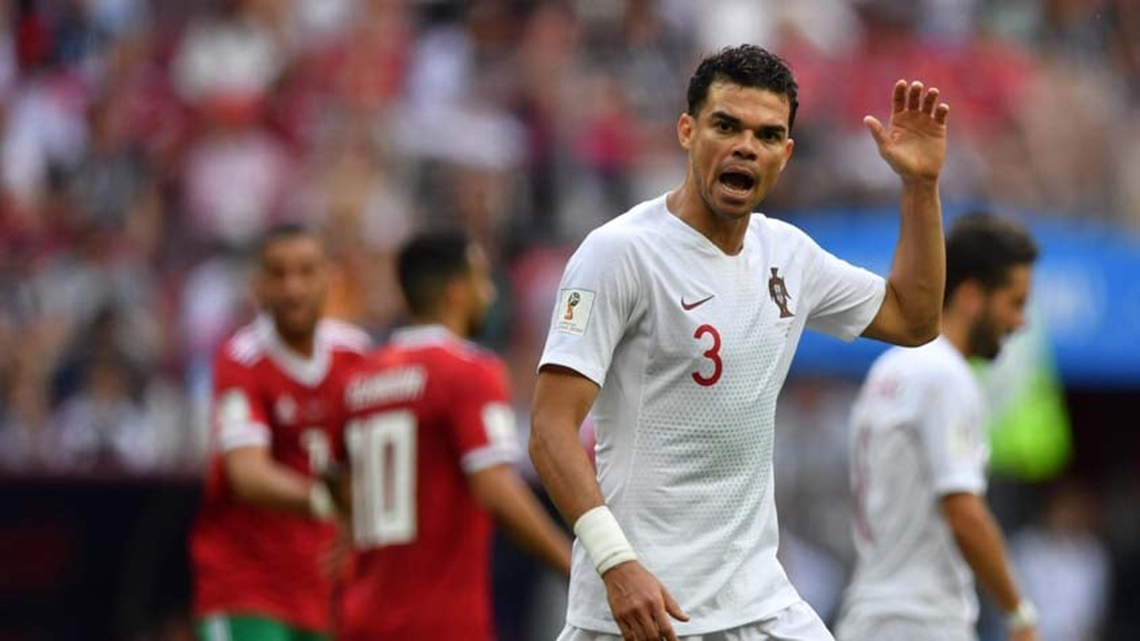 Fifa nega que árbitro de Portugal x Marrocos pediu camisa de Pepe