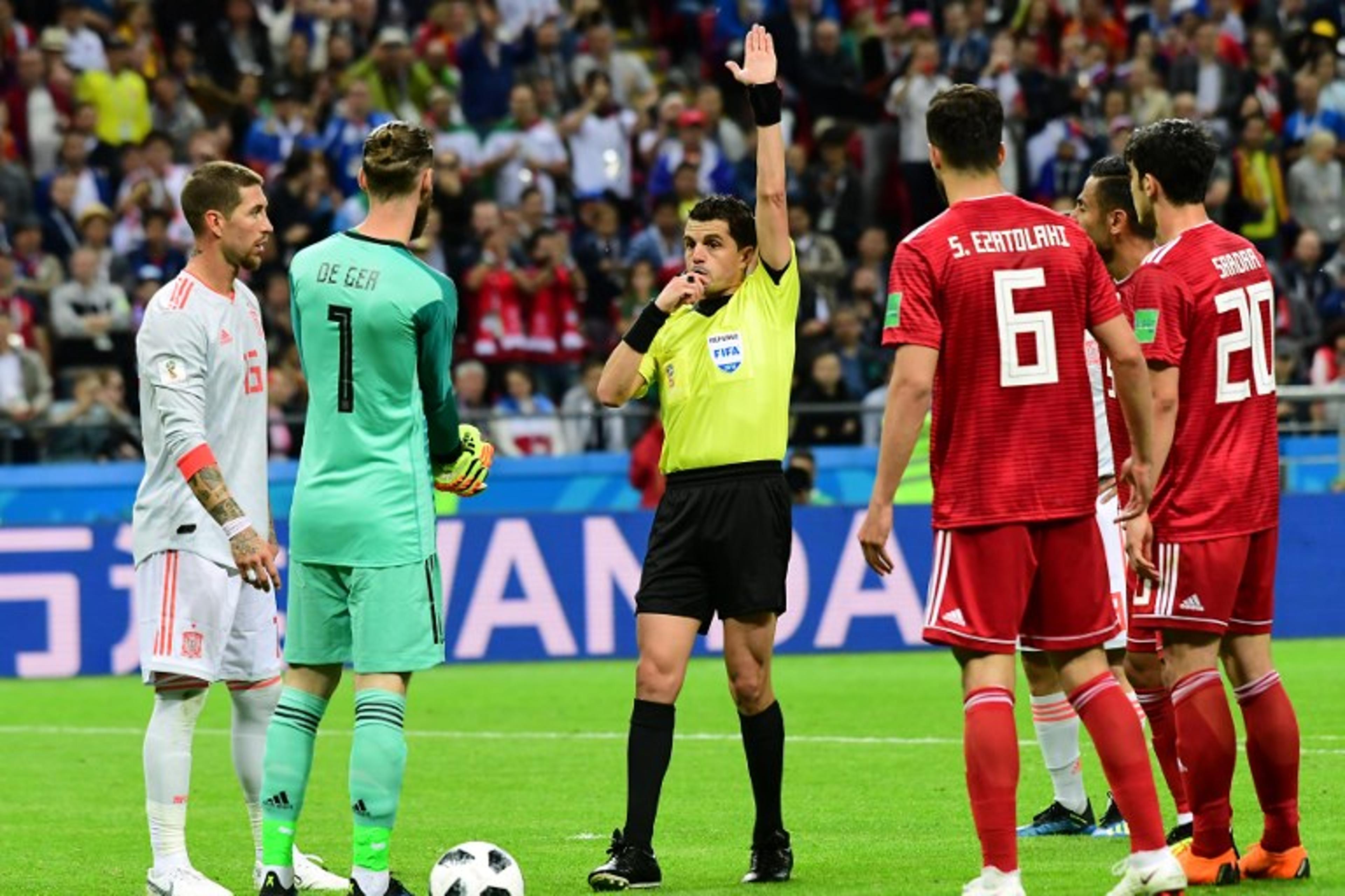 Membro da comissão técnica do Irã para em hospital após gol anulado