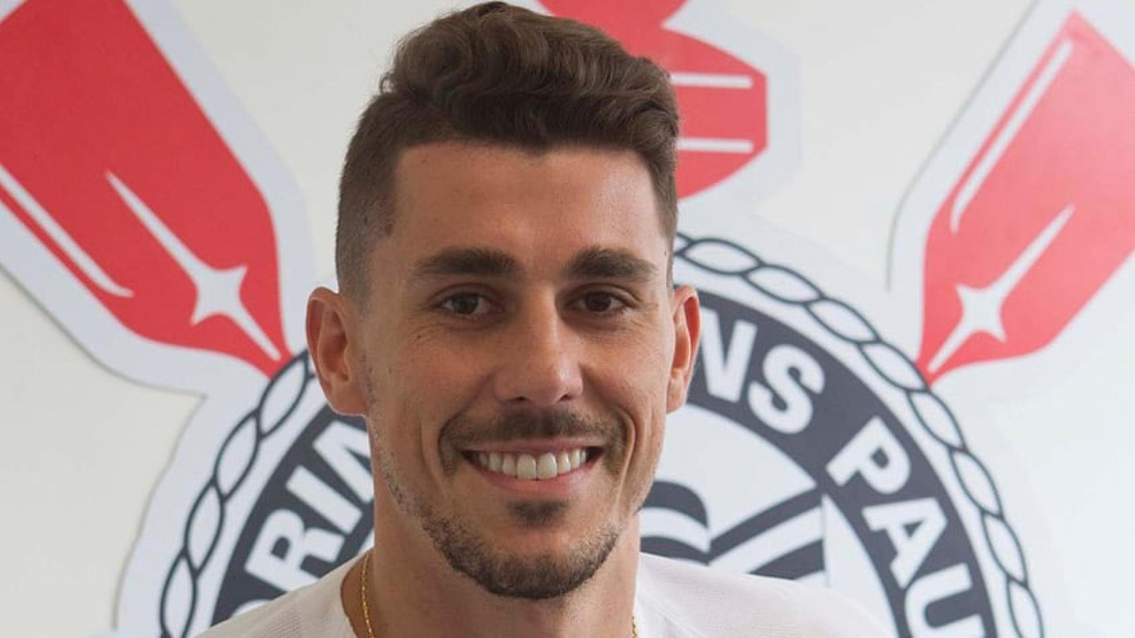 Concentração e foco no descanso: Avelar se adapta ao Corinthians