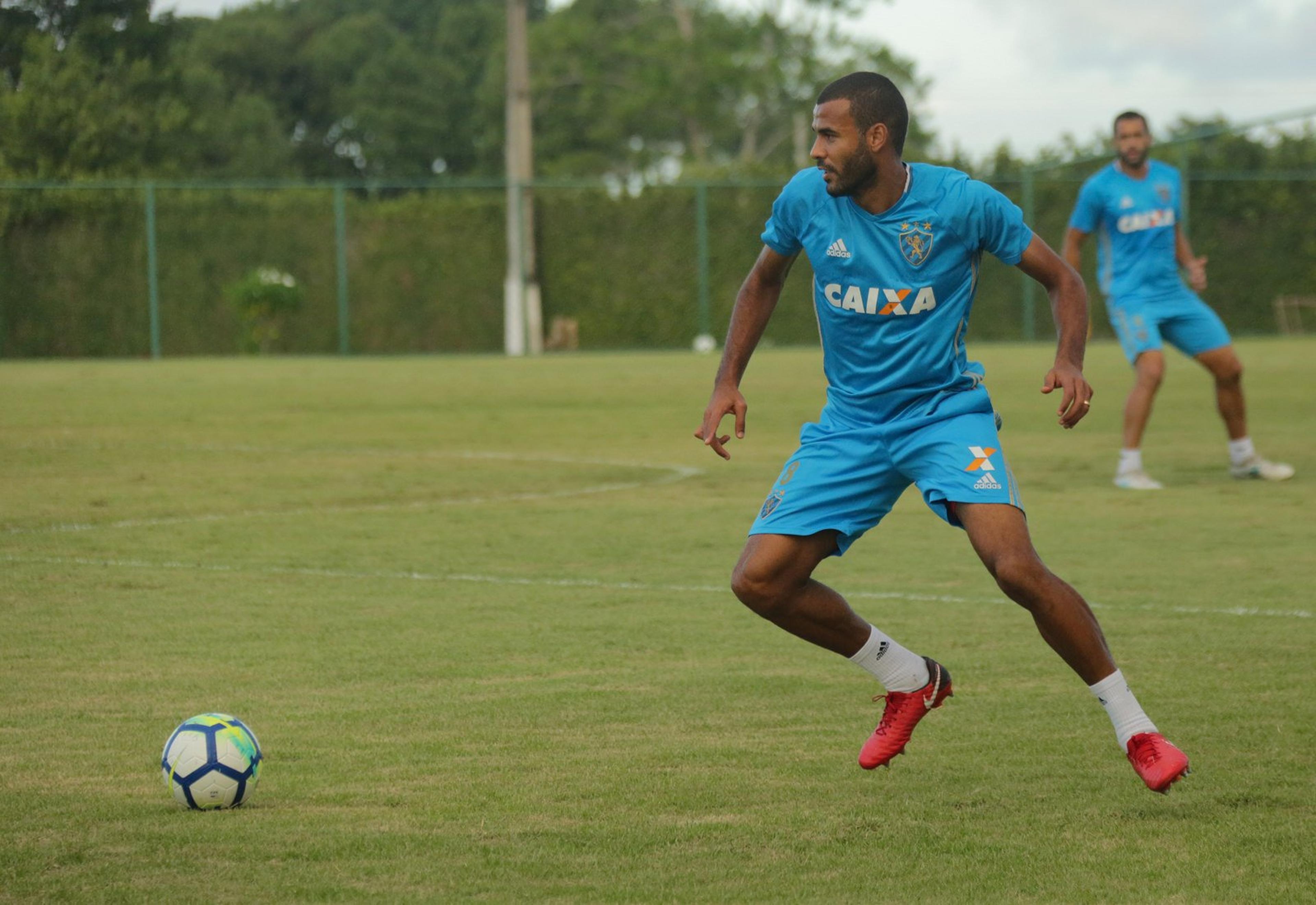 Ernando tem desistência do Fortaleza e estaria a caminho do Bahia