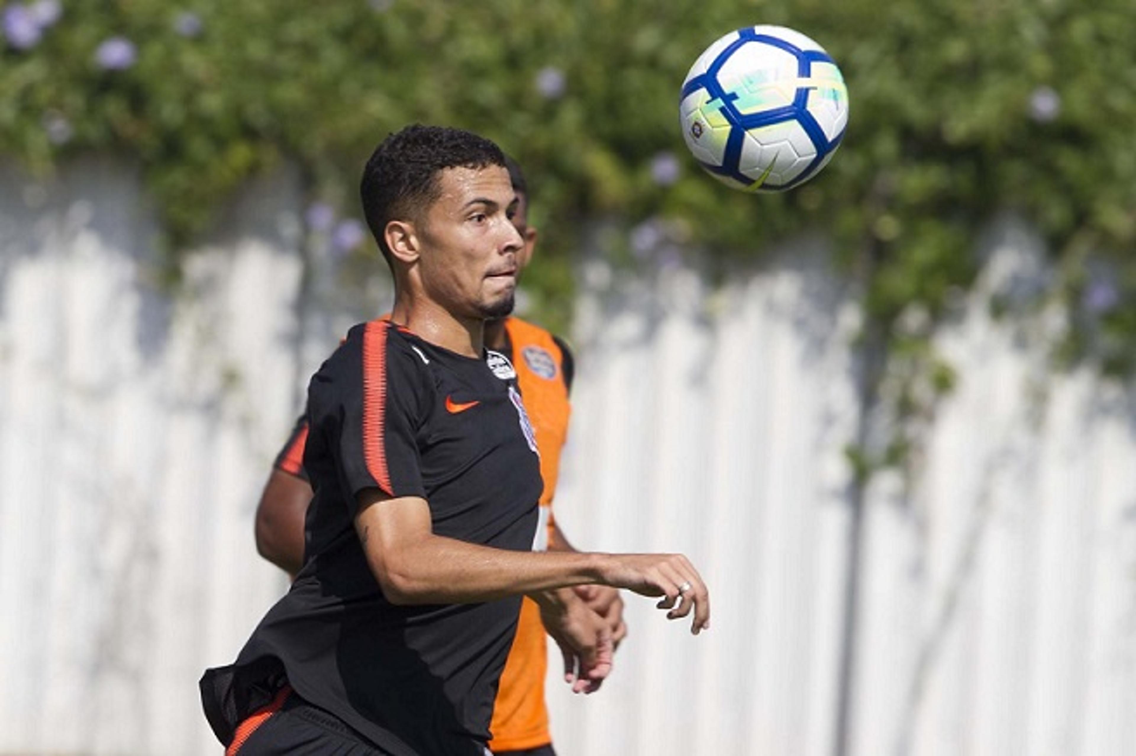 Jadson é dúvida, e Jair coloca trio em time titular do Corinthians