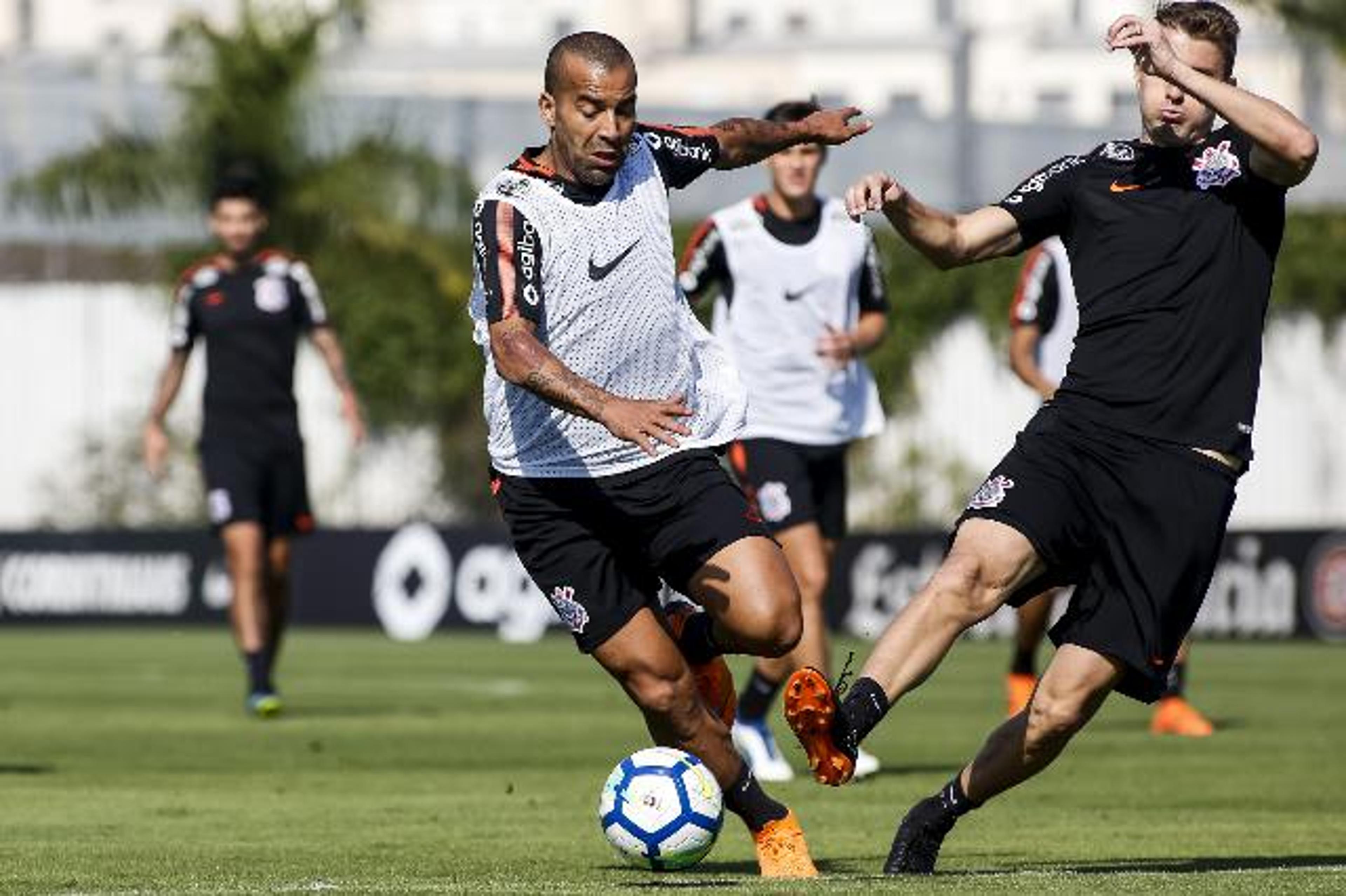 Sem Jadson, Jair arma Corinthians com Sheik e tem entrada de Danilo