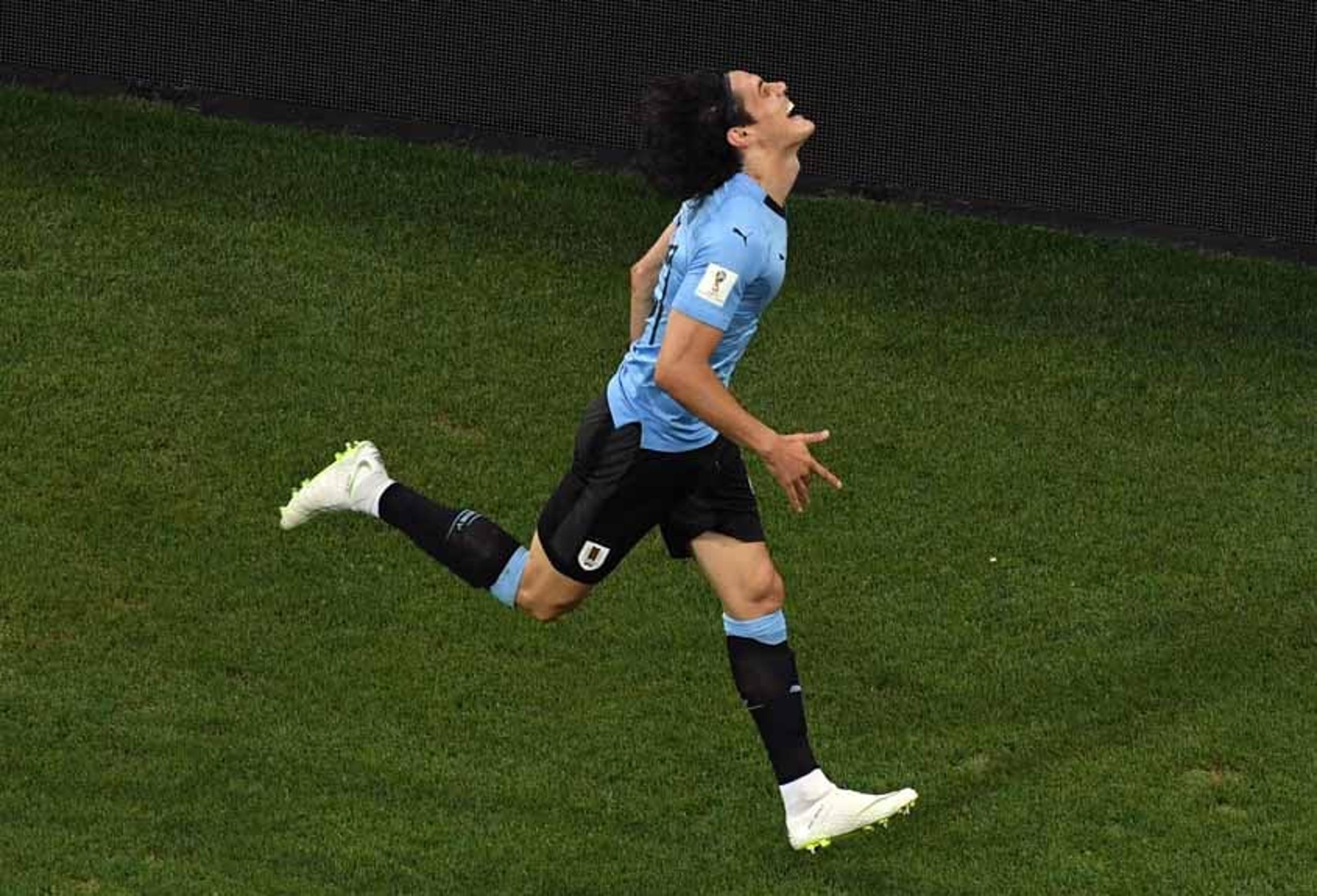 Cavani se vinga pela Champions e elimina Cristiano Ronaldo da Copa