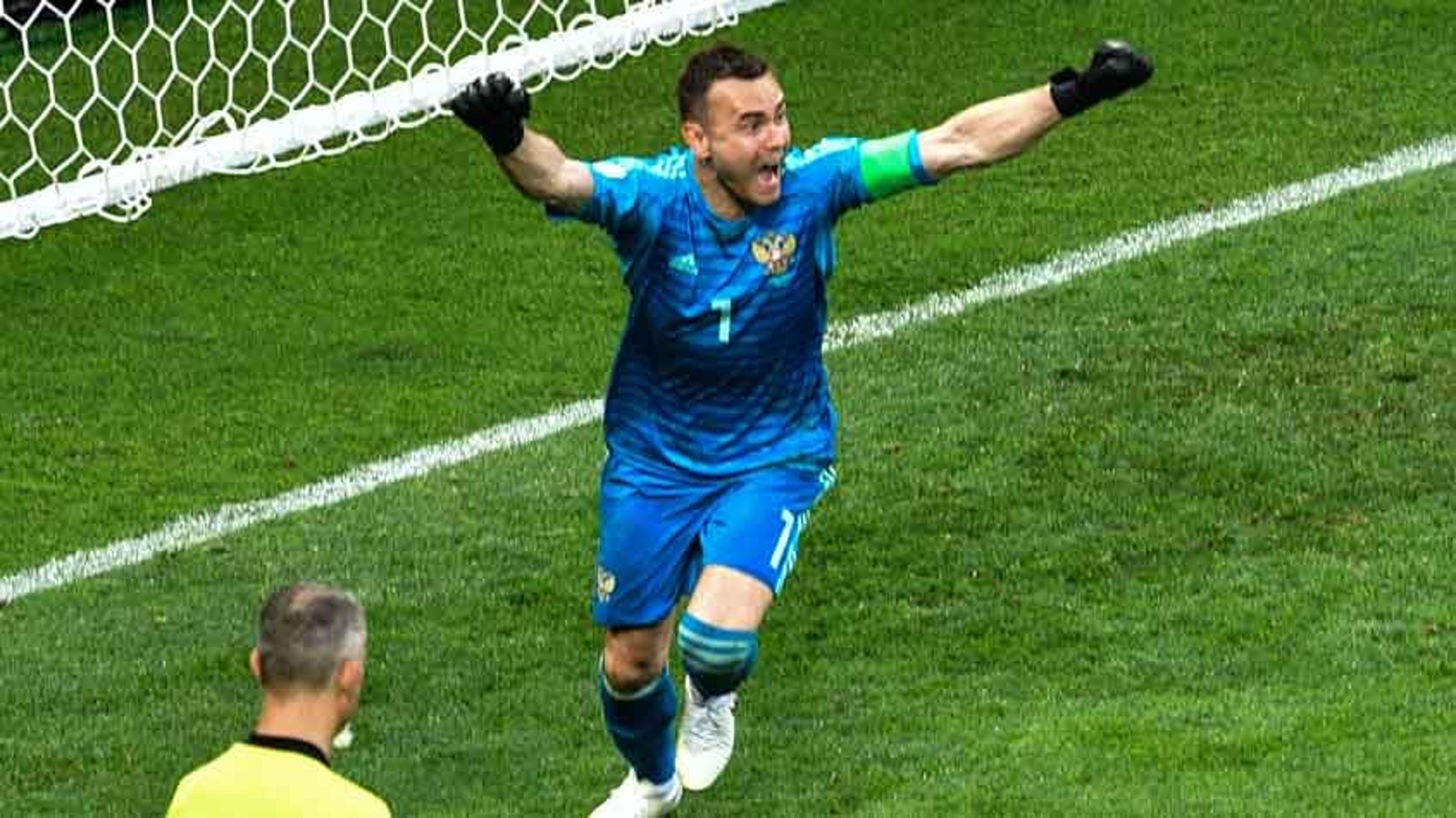 A mão de Deus! Akinfeev tem dia de herói e conduz Rússia às quartas