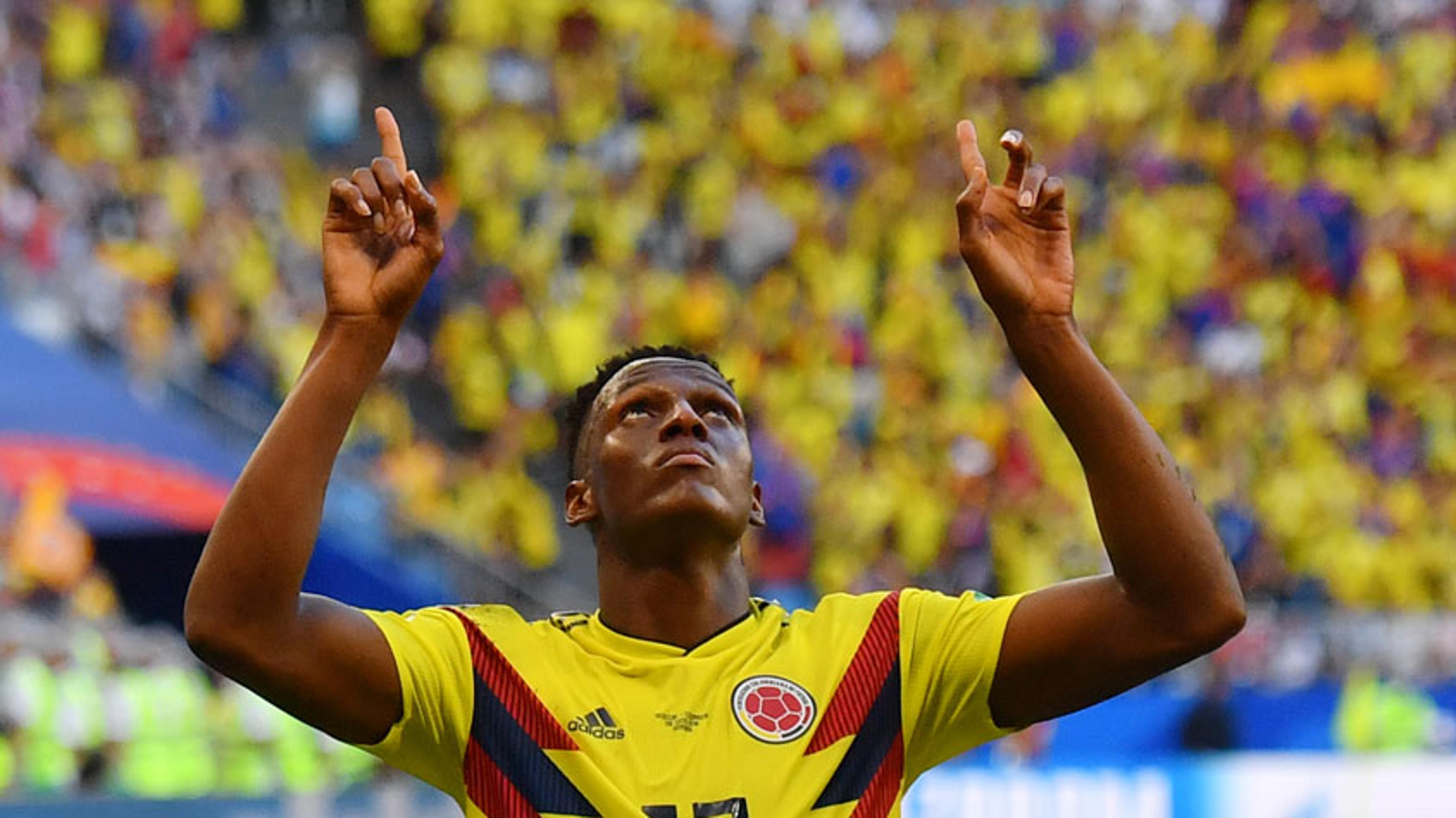 Zagueiro Yerry Mina é agredido por torcedor durante sessão de autógrafos