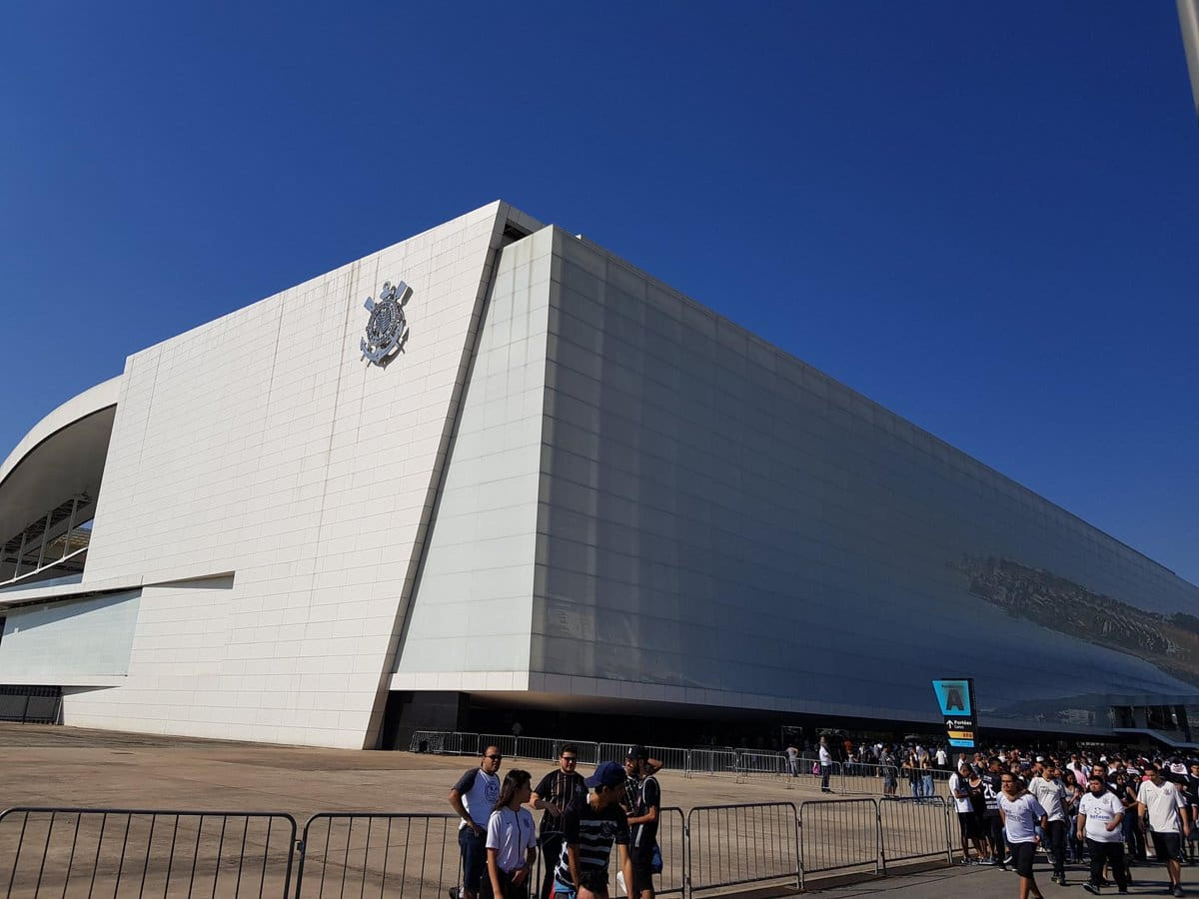 Corinthians se ‘ajeita’ com a Caixa, fala em incompetência por naming rights e quer enfrentar Odebrecht