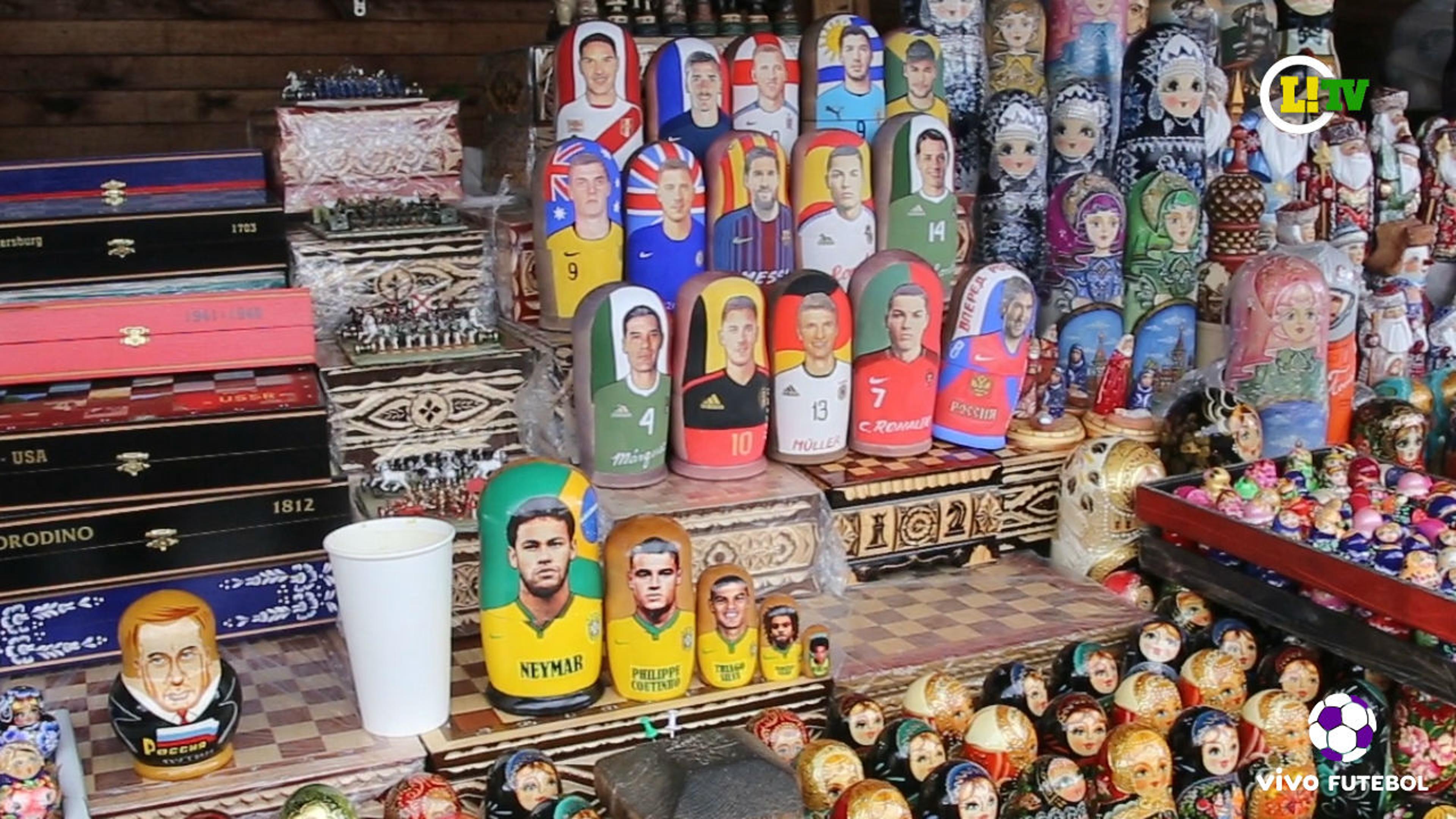 VÍDEO: Mercado popular de Moscou entra no clima da Copa com matrioskas personalizadas