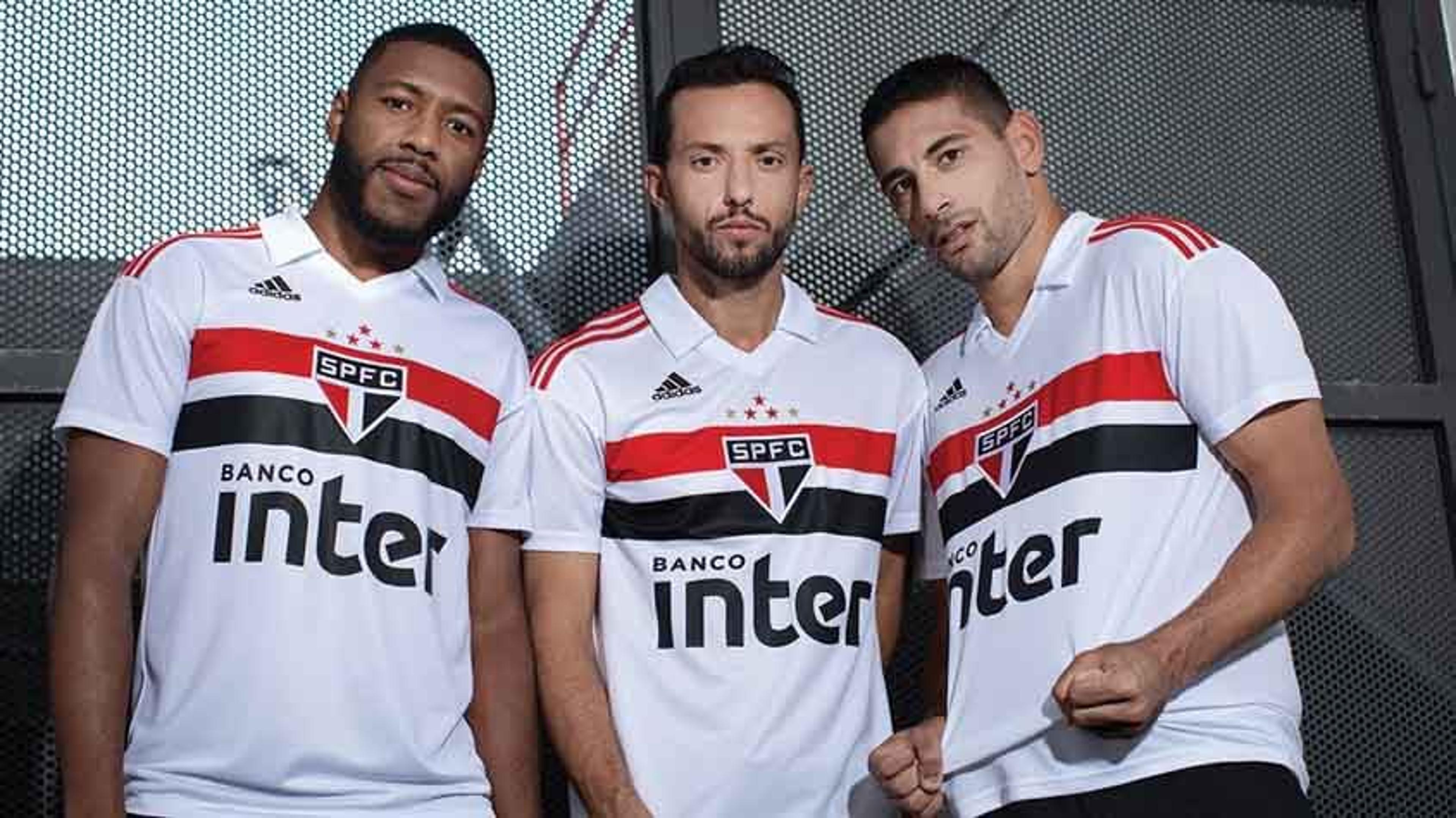 Com Kaká e Aloísio Chulapa, São Paulo lança nova camisa no Morumbi