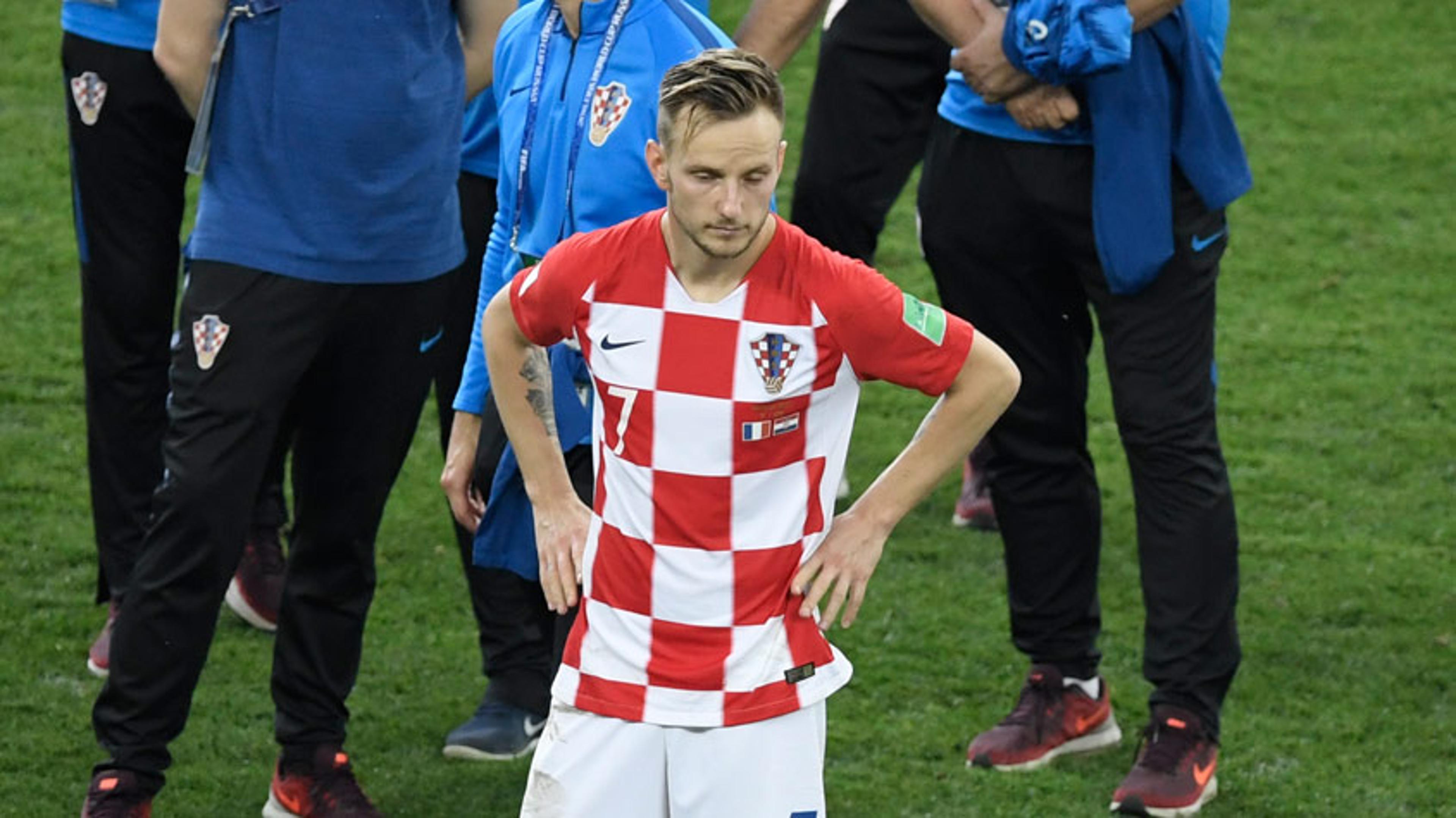 Rakitic reclama de lances polêmicos e diz que ‘dói perder assim’