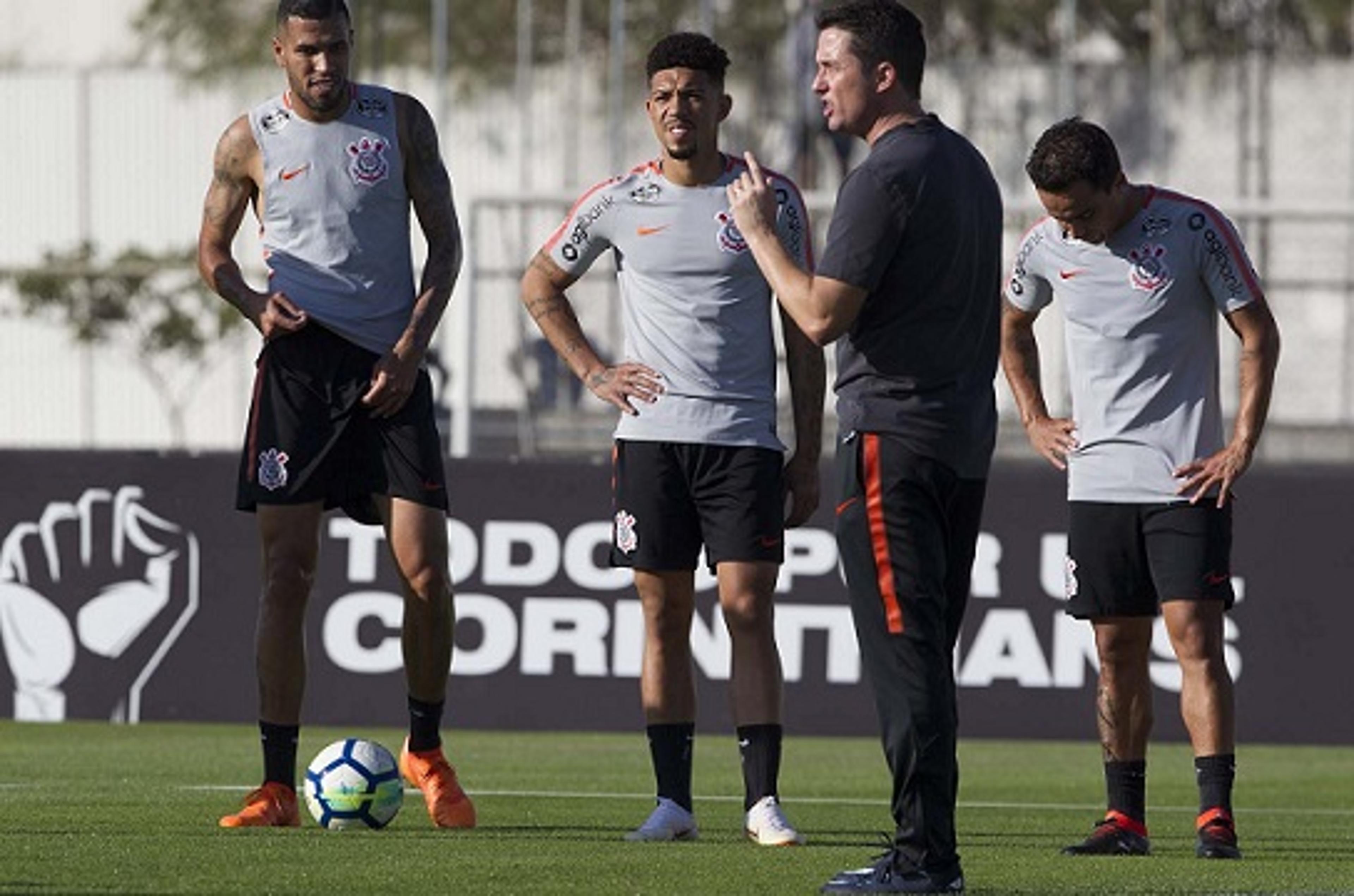 Saídas e lesão de Renê criam dilema ao Corinthians para lista da Liberta