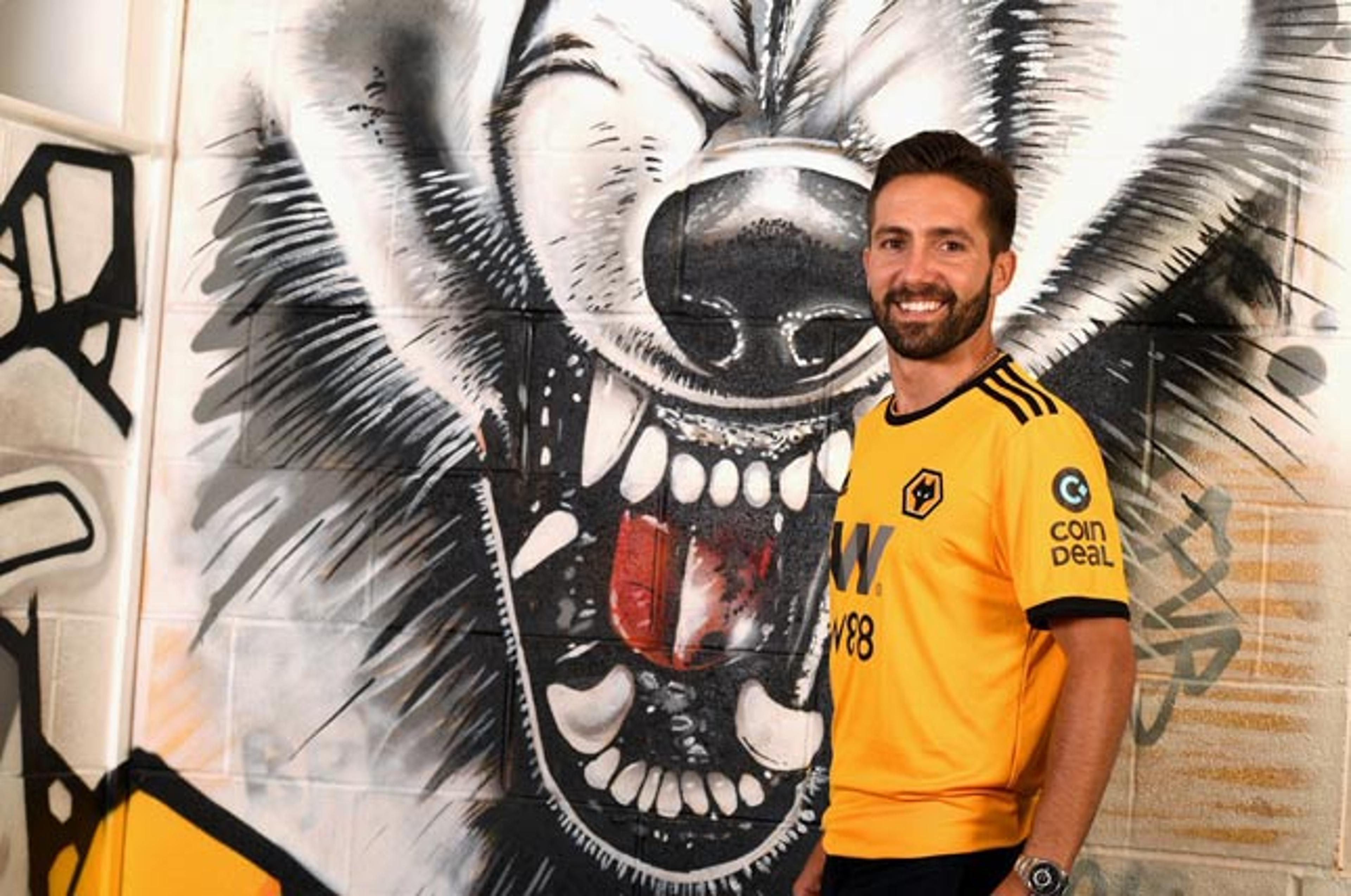 João Moutinho fecha por dois anos e será o oitavo português dos Wolves