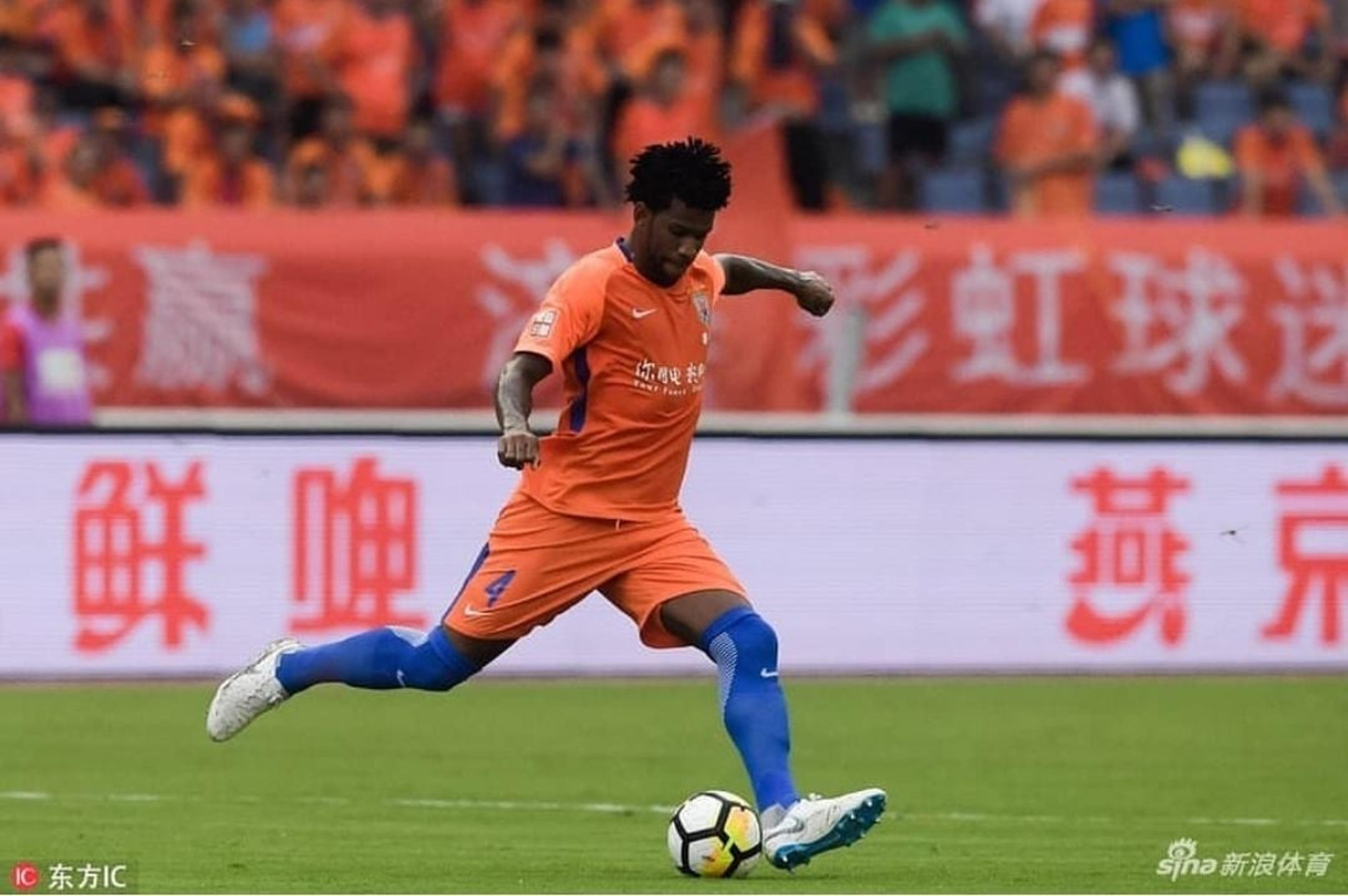 Gil marca e ajuda Shandong Luneng a avançar à semifinal da Copa da China