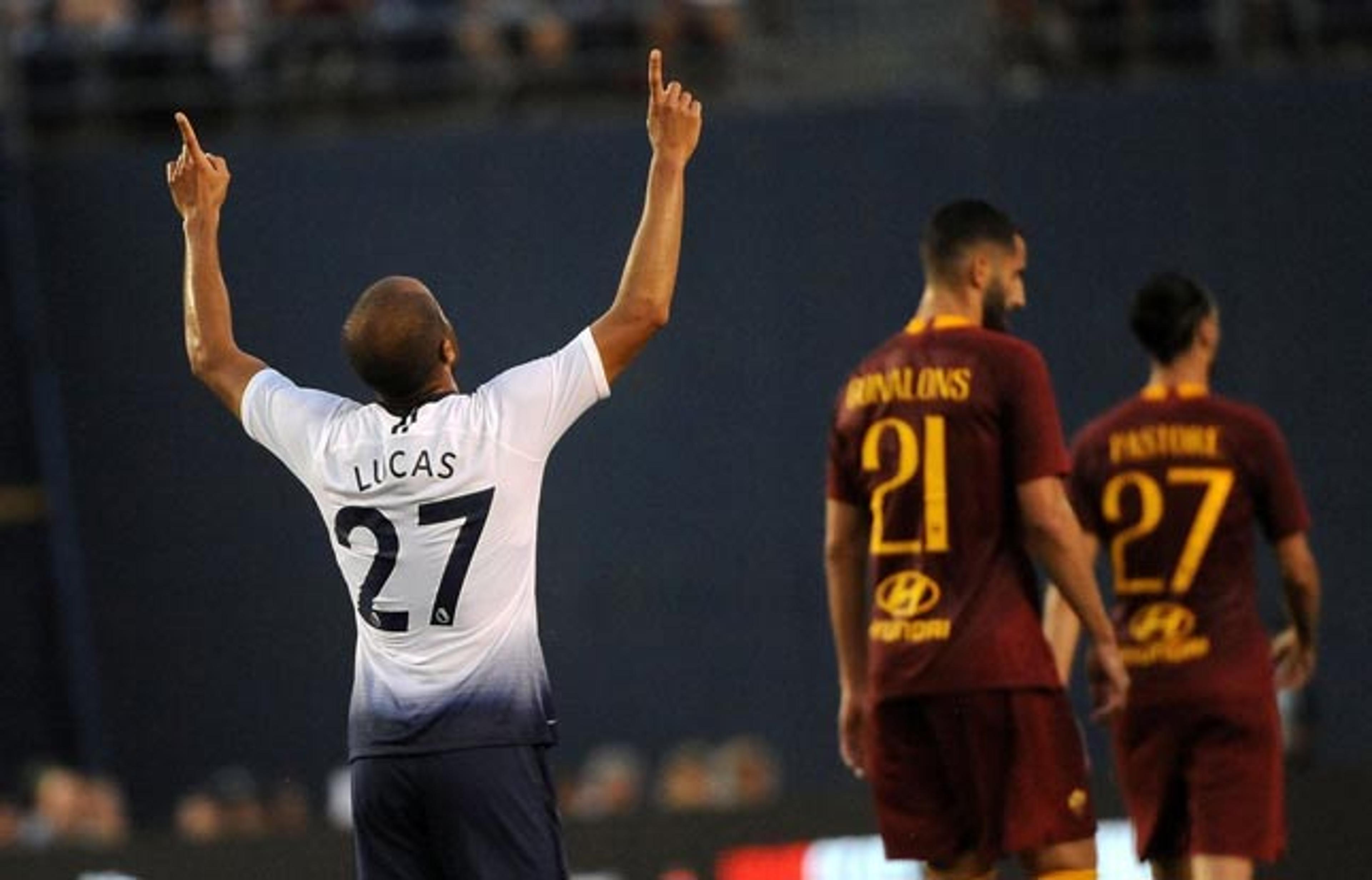 Lucas Moura dá show pelo Tottenham e celebra atuação