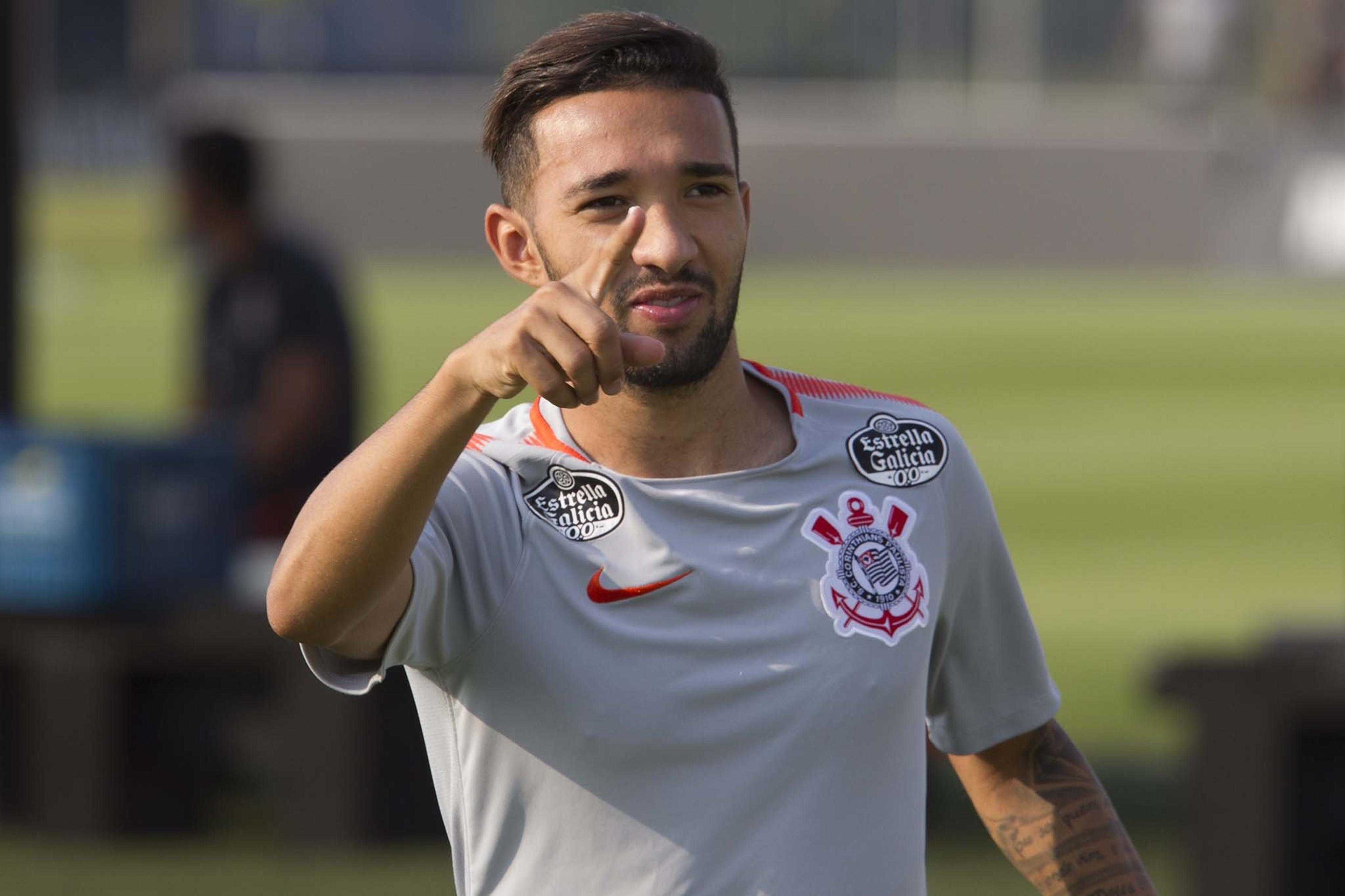 Em negociação de Luan com Timão, Galo mostra interesse em Clayson