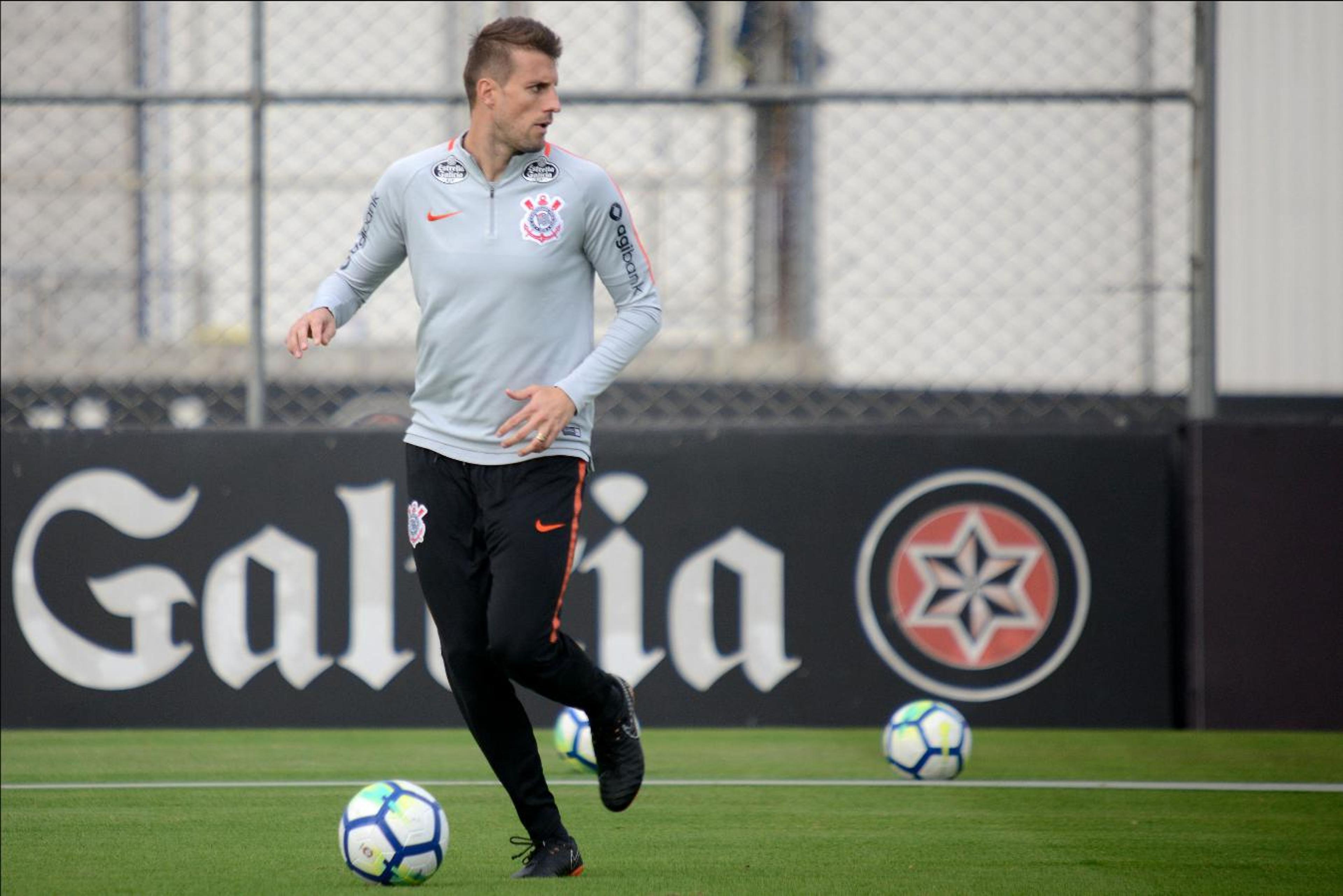 Henrique volta ao Corinthians com moral e boas lembranças do Ceará