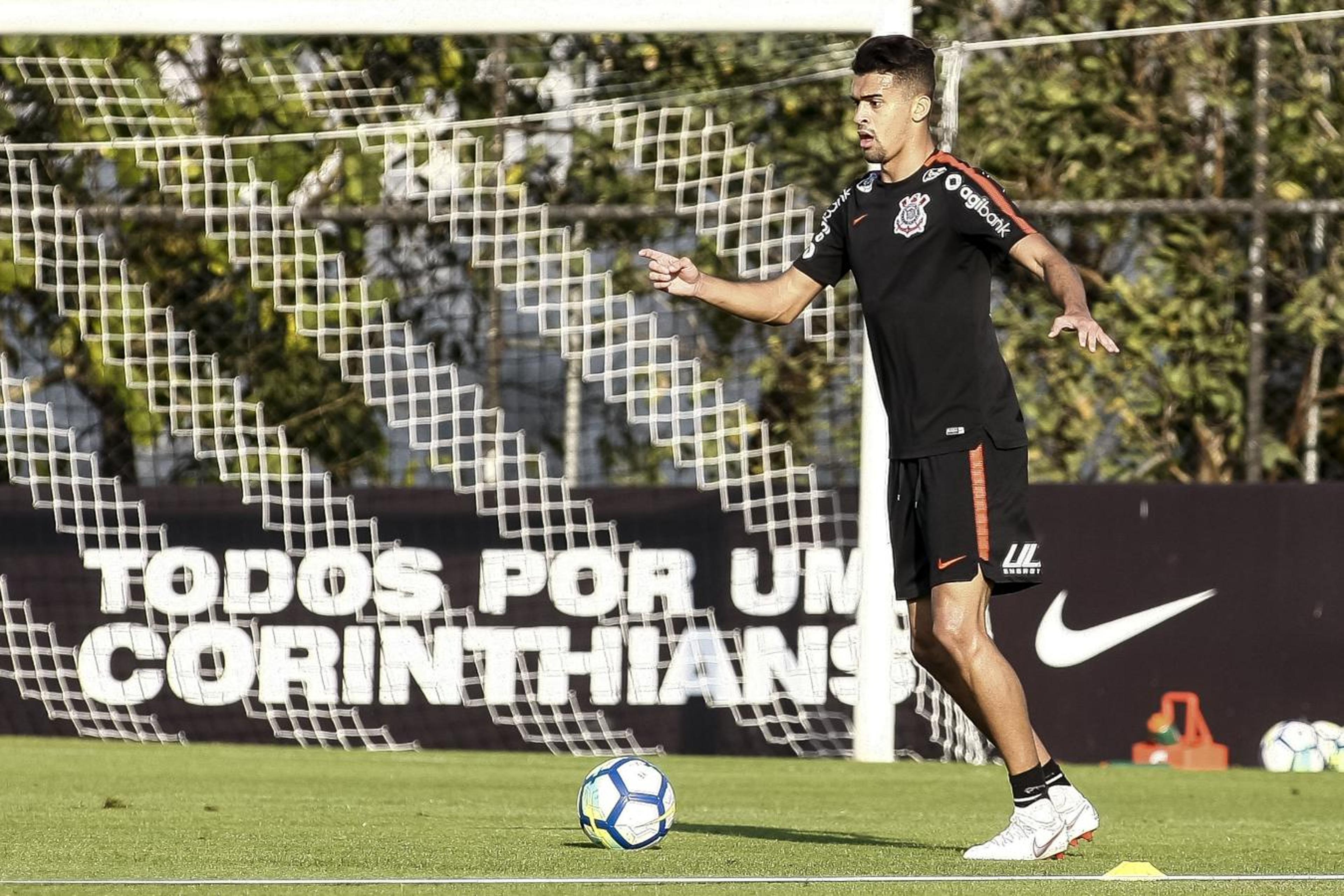 Corinthians volta do Rio, e Léo Santos quer time mais agressivo na Arena