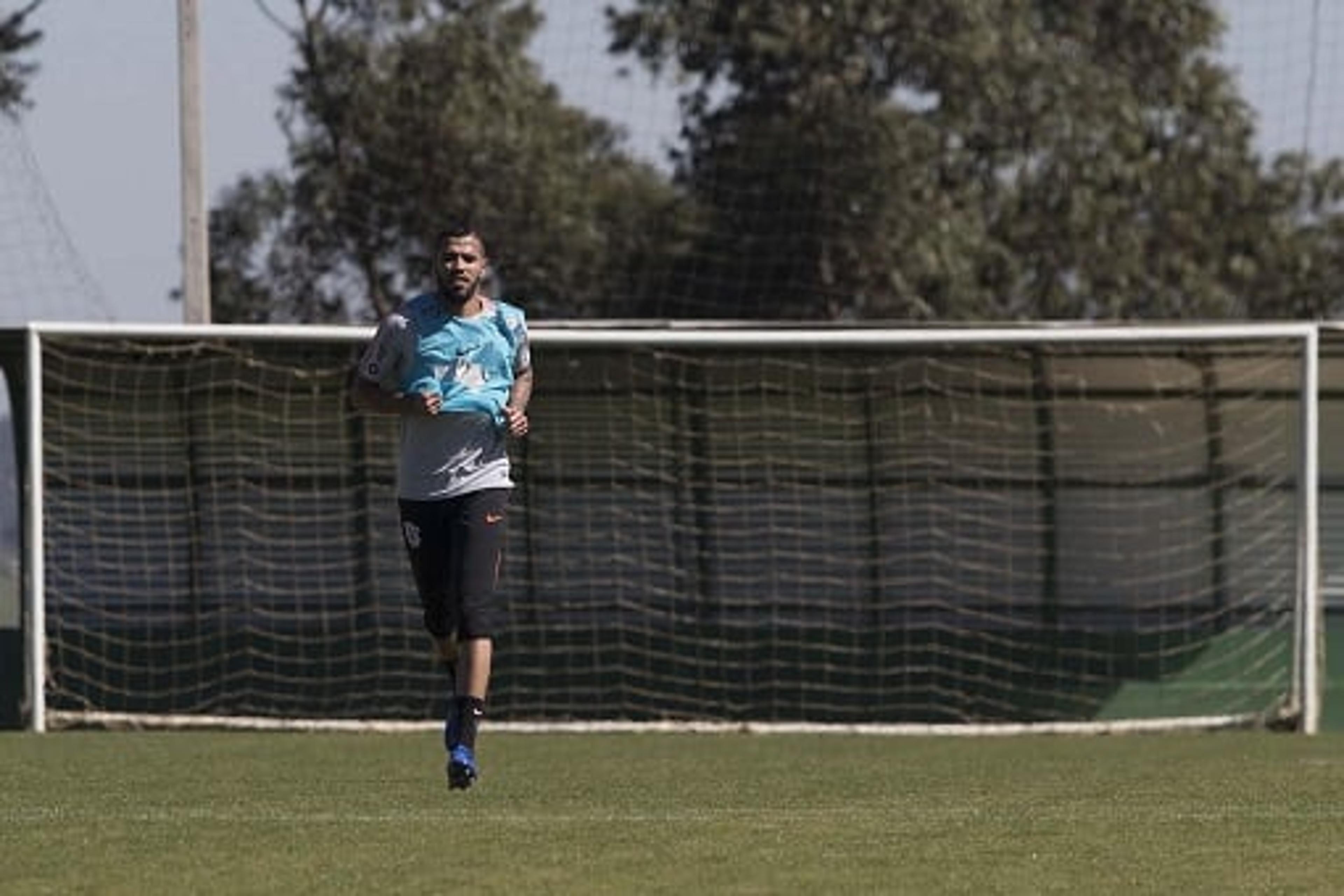 Sem titulares, Corinthians volta a treinar após queda na Libertadores