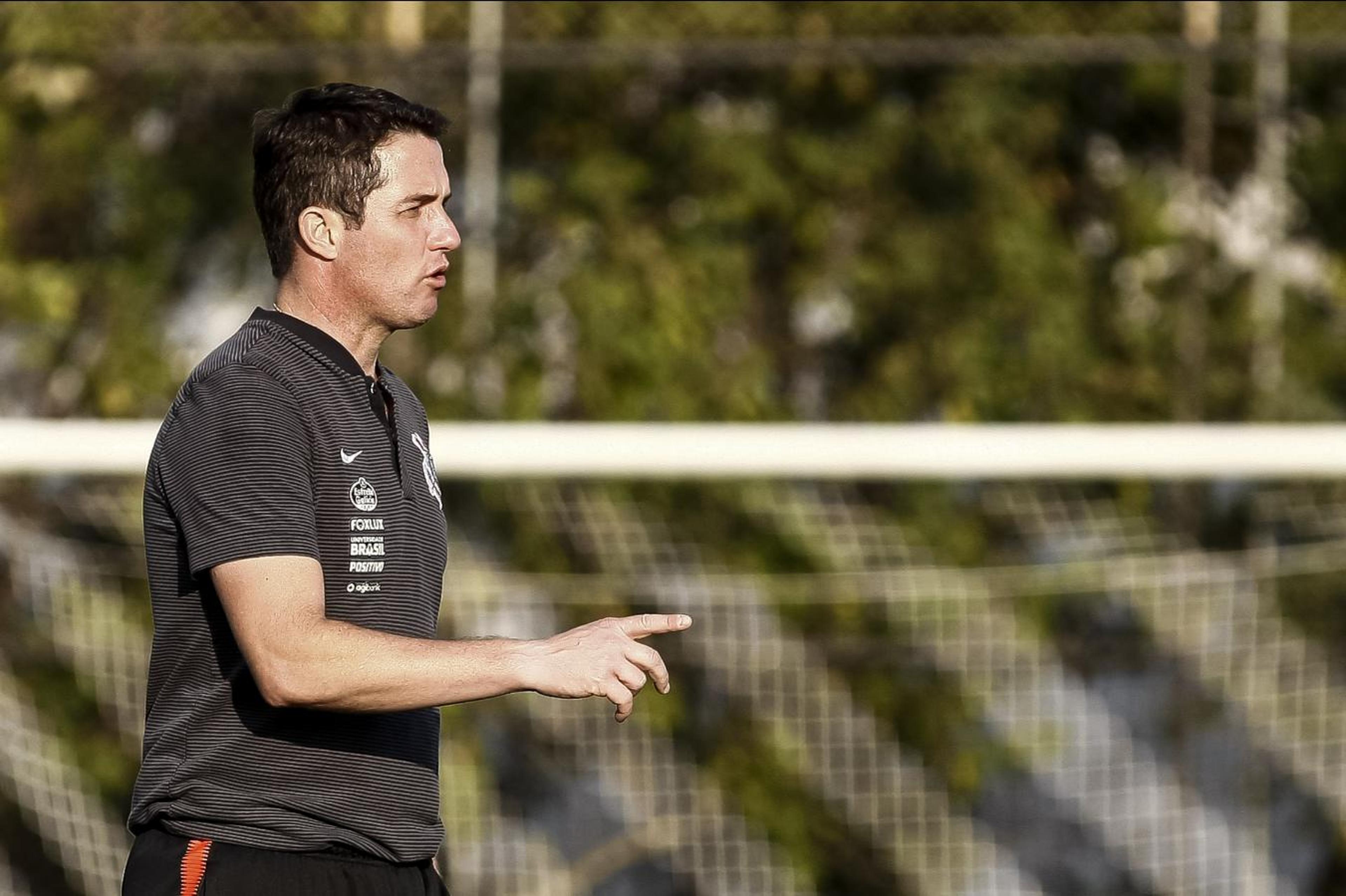 Antes de decisão, Loss fecha treino do Corinthians pela primeira vez