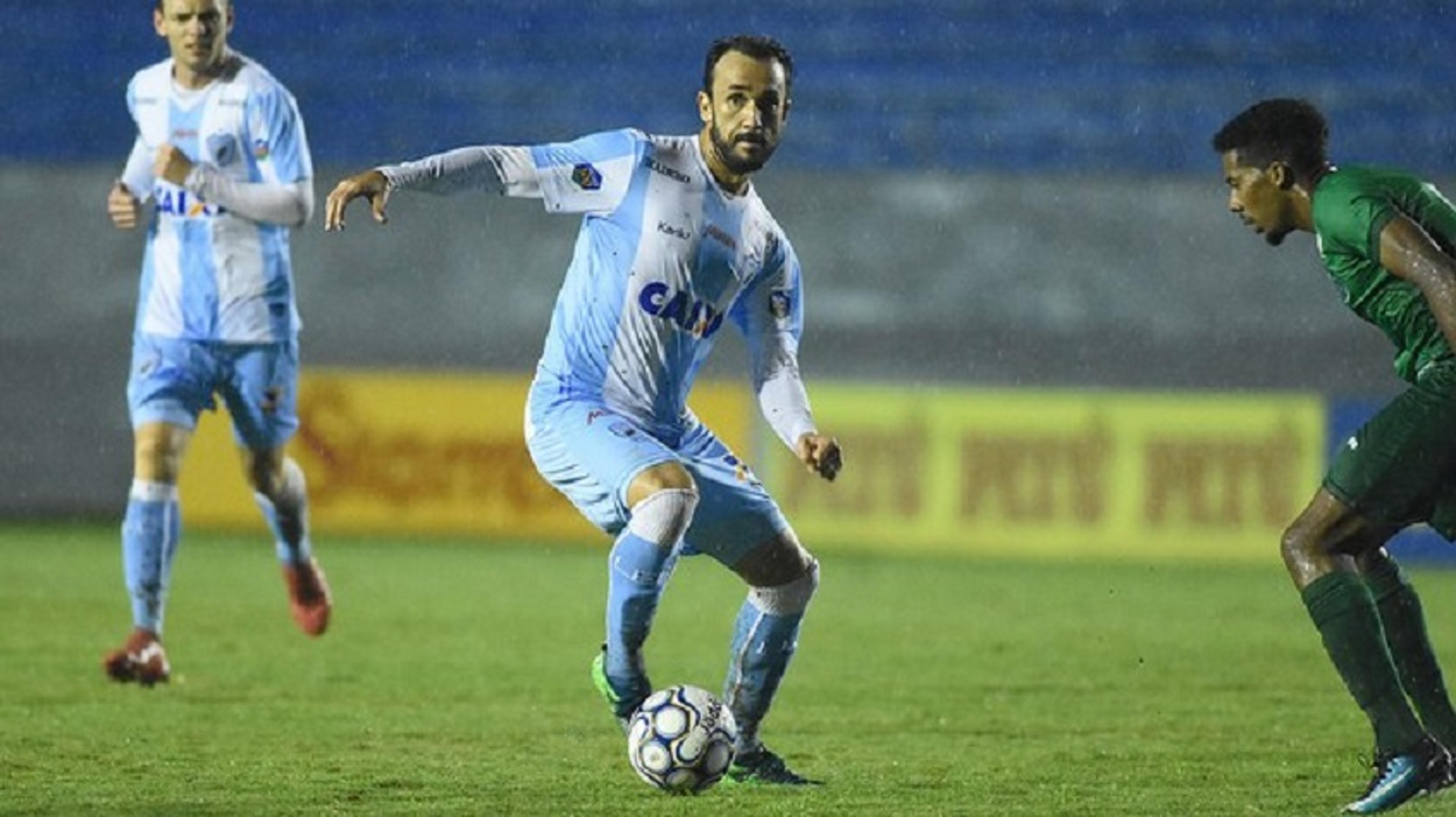 Thiago Ribeiro acredita em vitória do Londrina e recuperação na Série B