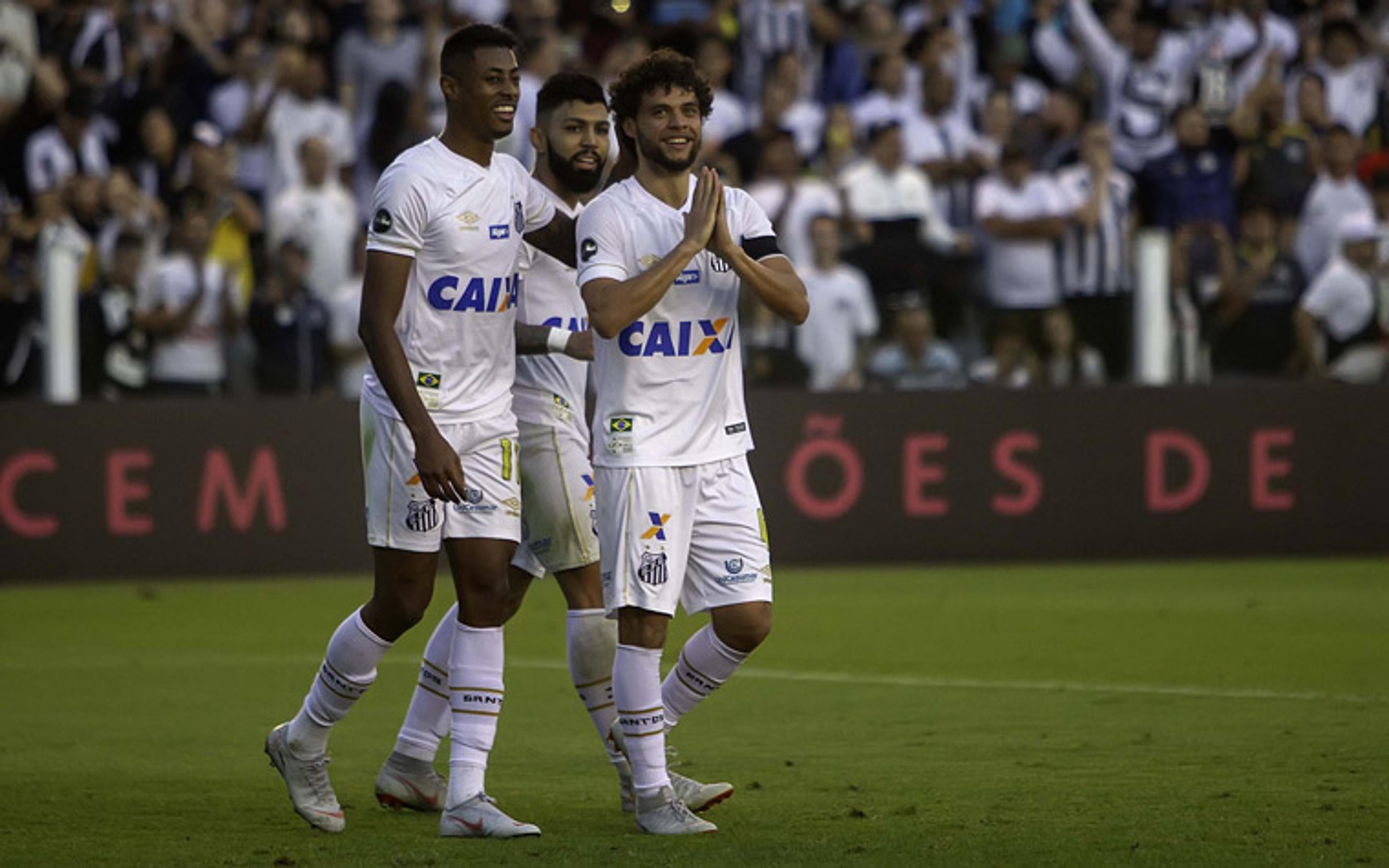 Victor Ferraz festeja alma lavada e a Vila: ‘Melhor campo que existe’