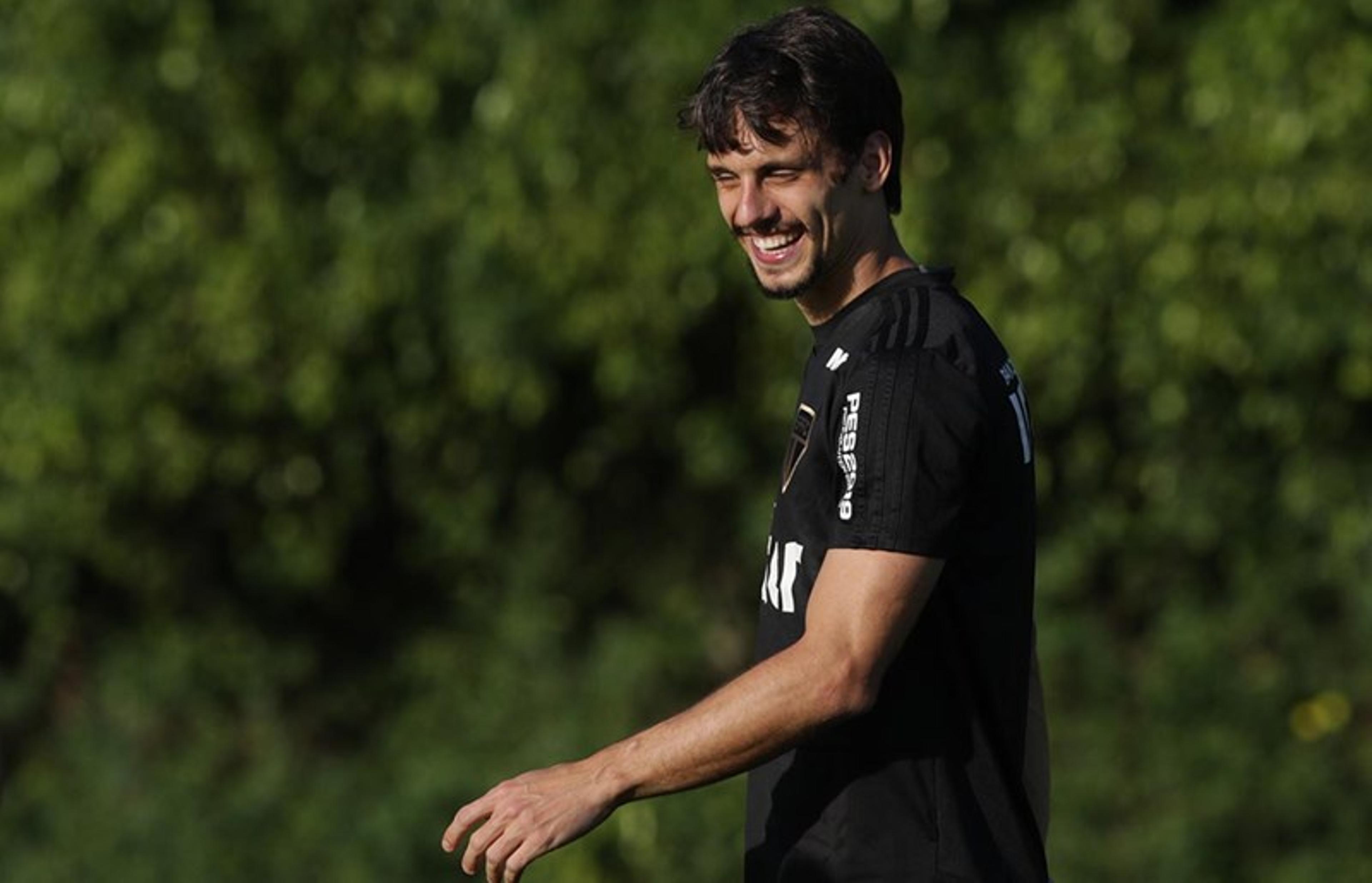 Rodrigo Caio promete ‘dar a vida’: ‘Fiquei fora como torcedor fanático’