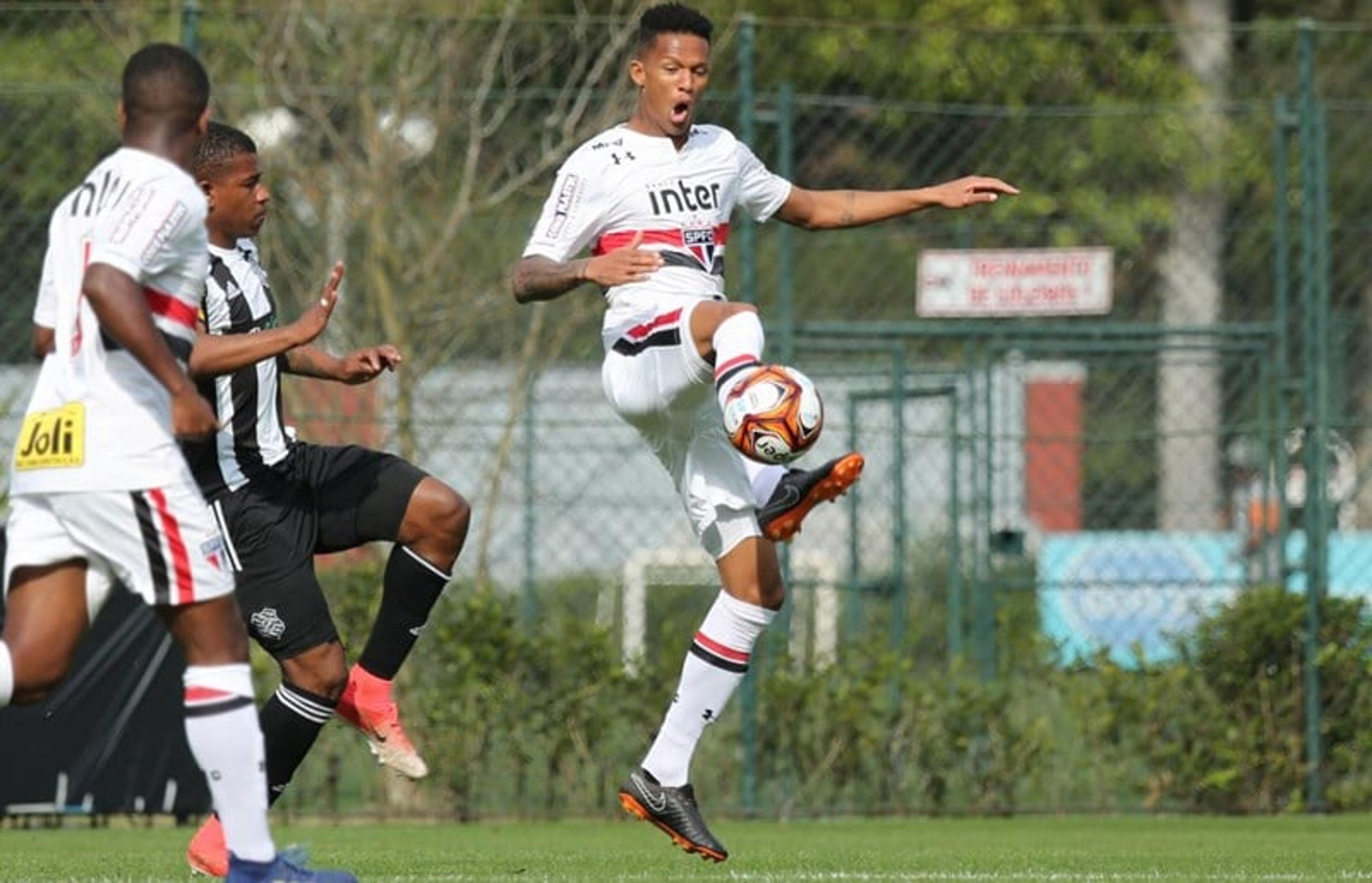 Capitão tricolor, Rodrigo quer título de Aspirantes para convencer Jardine