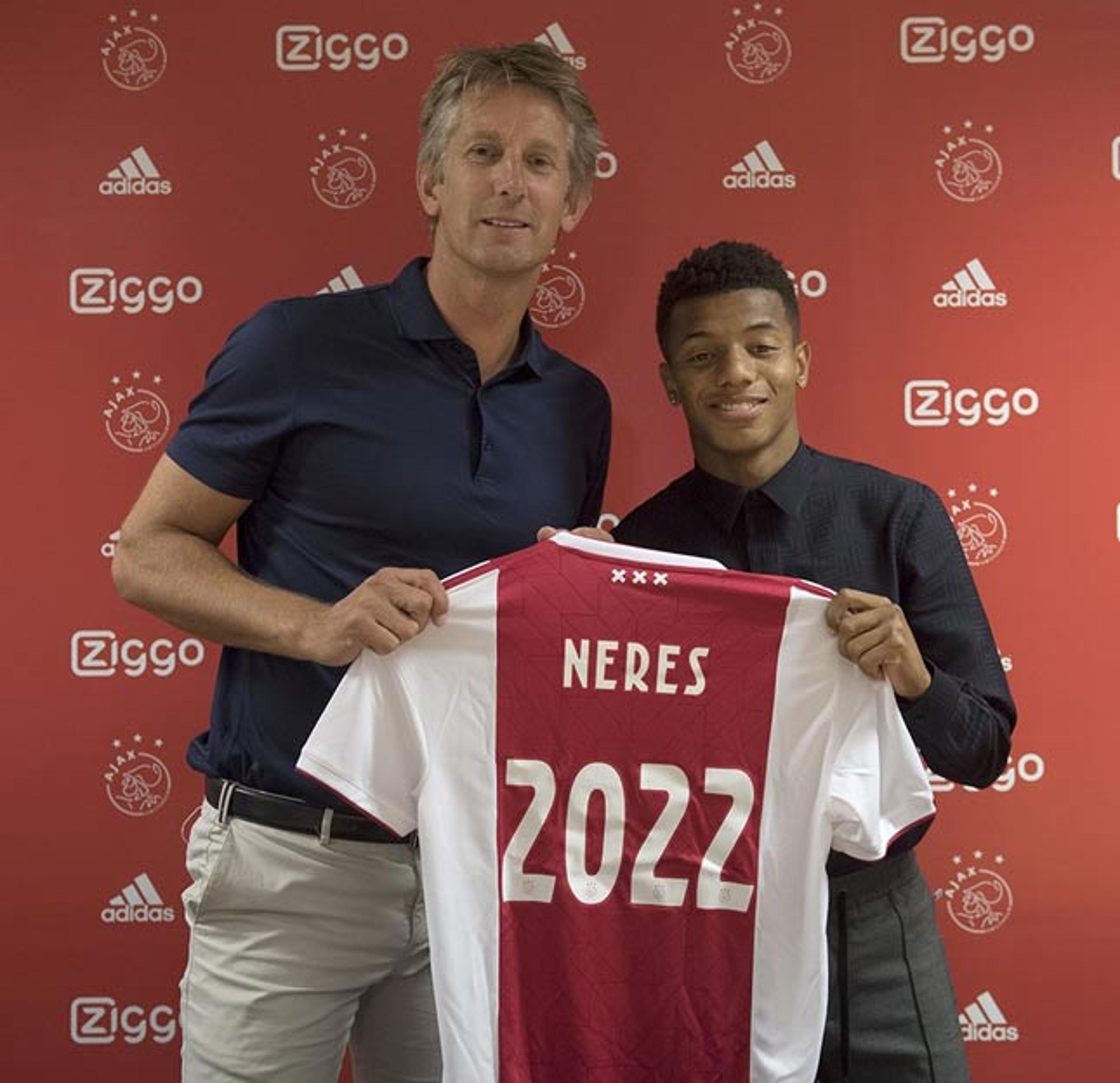 Ajax anuncia a renovação de contrato com David Neres até 2022