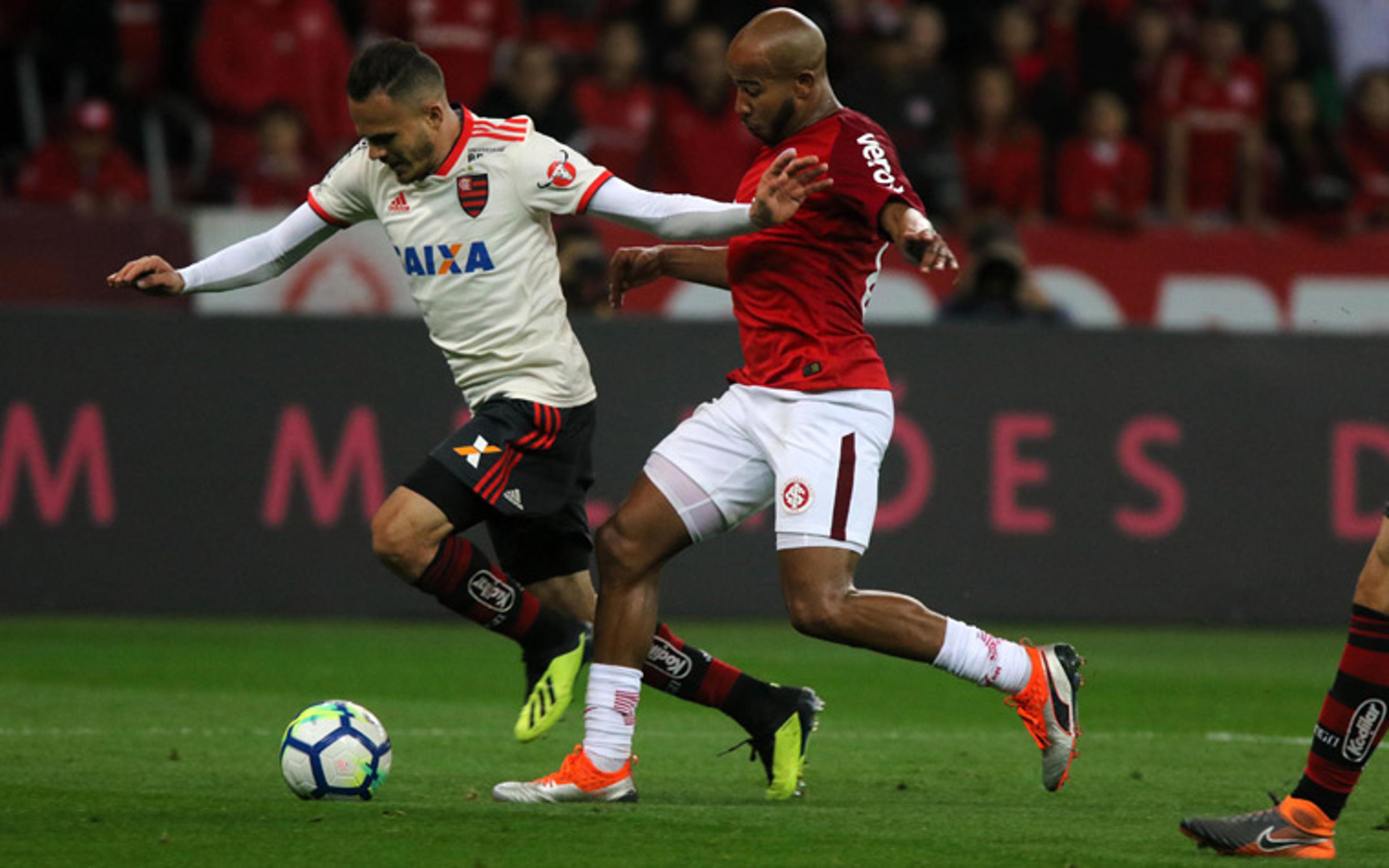 Novo líder do Brasileiro, Inter põe dois jogadores na Seleção das Estatísticas