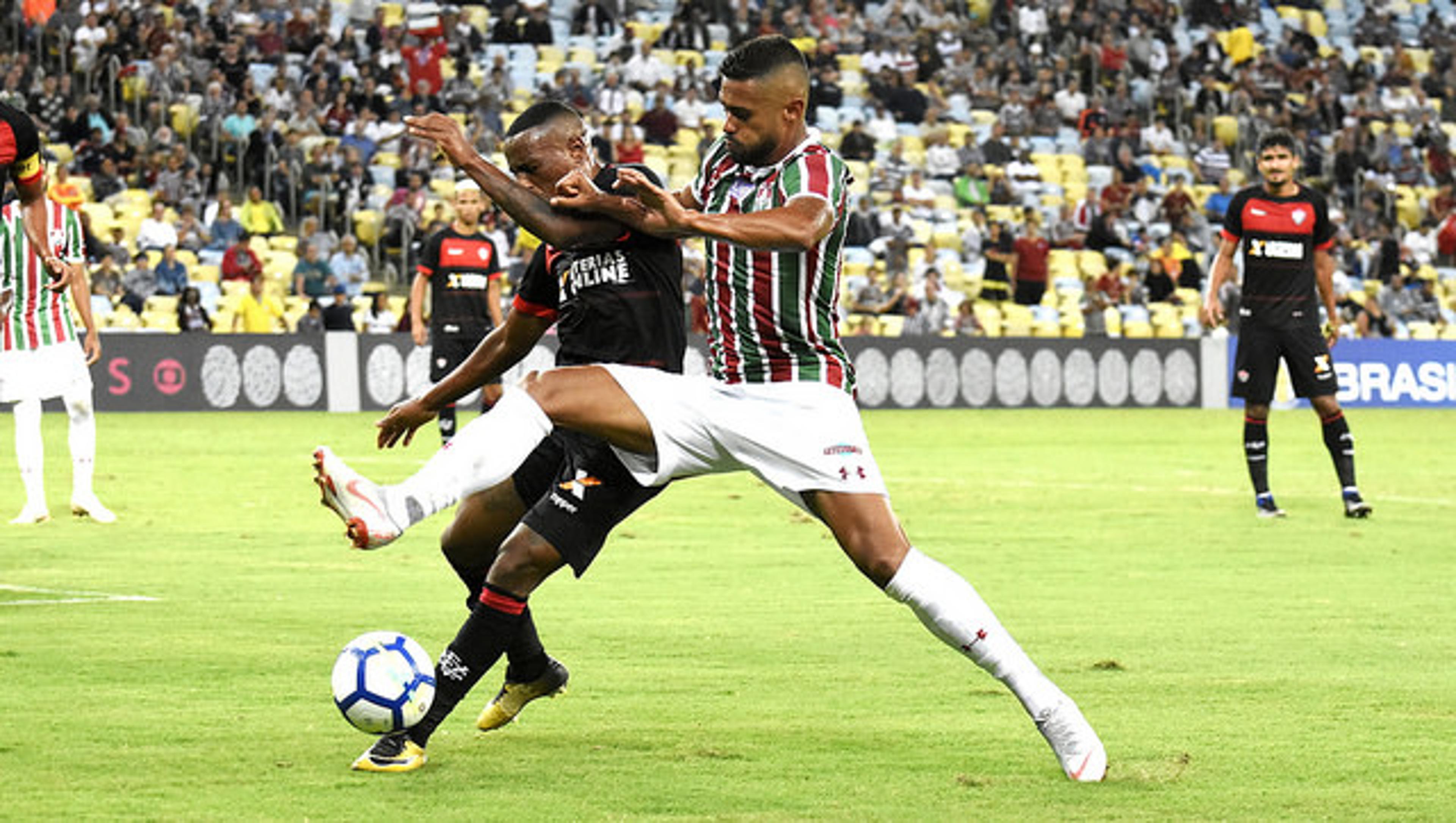 Em jogo de muitas chances, Flu e Vitória só empatam no Maracanã