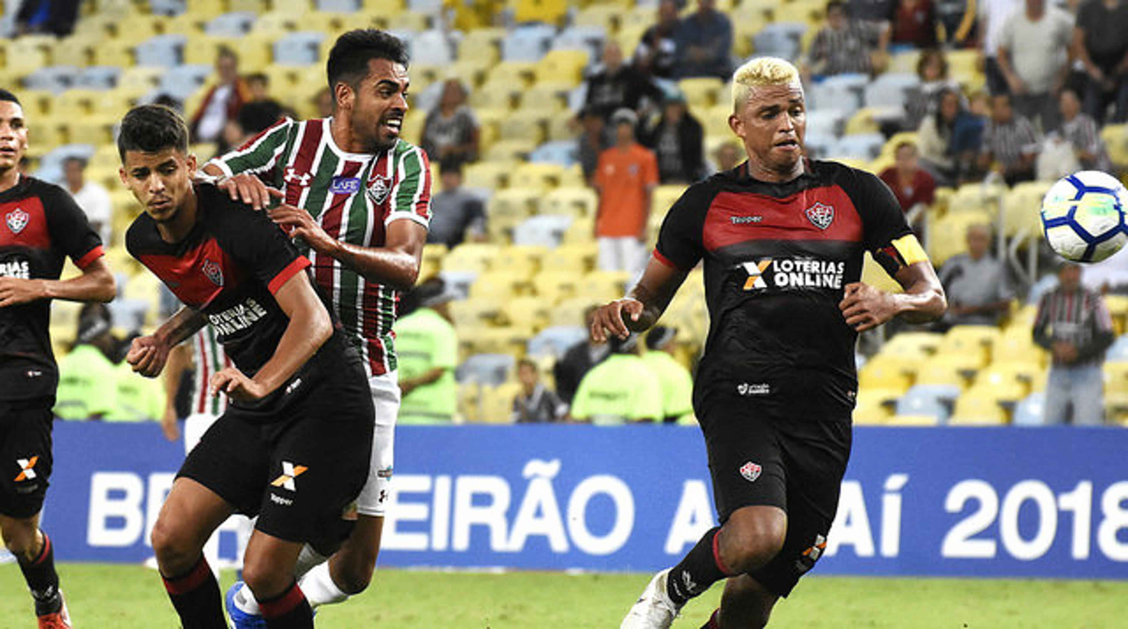 Aderllan comemora atuação segura do Vitória contra o Fluminense no Maracanã