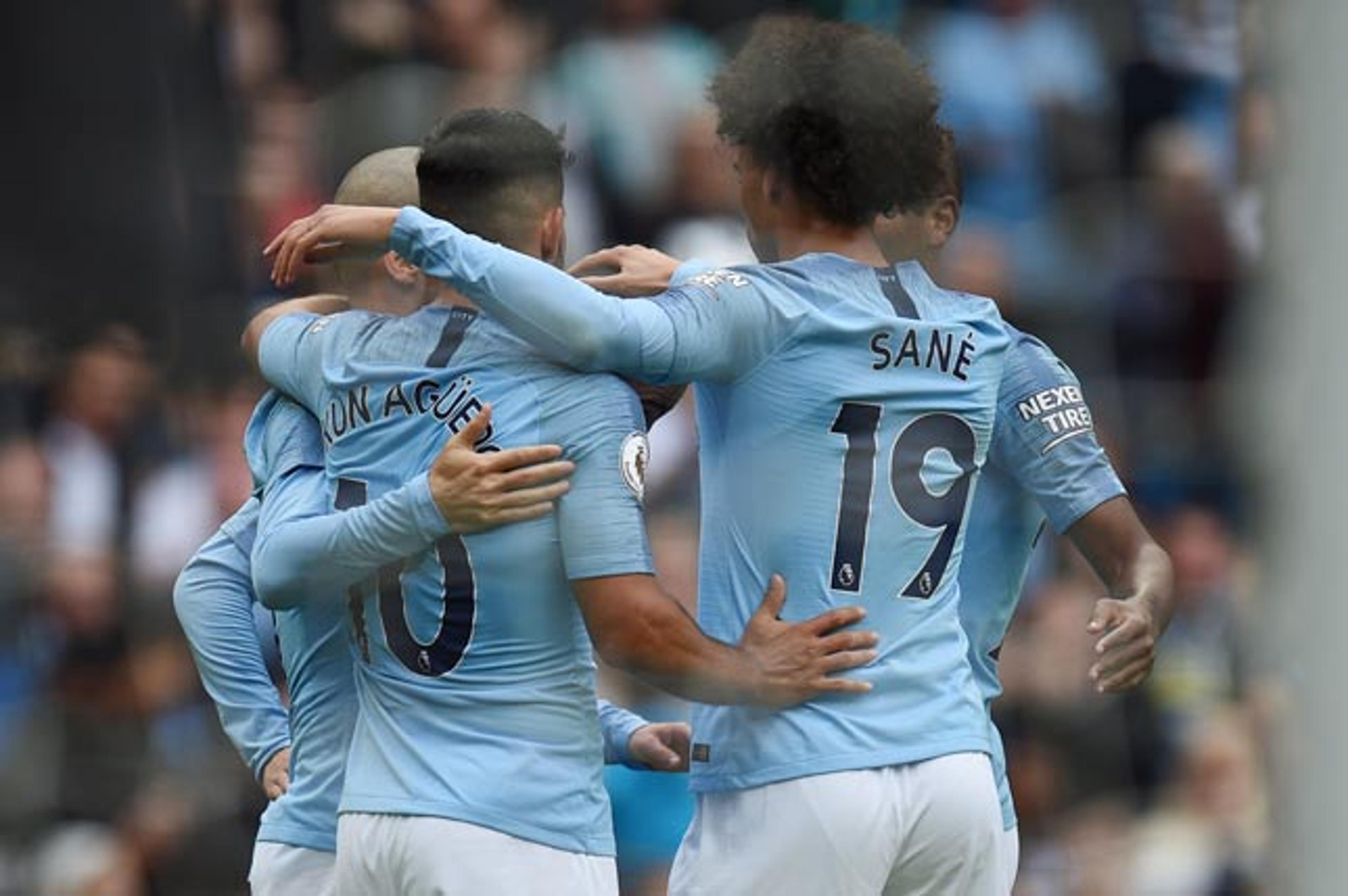 Manchester City despacha o Fulham e encosta nos líderes; Arsenal vence