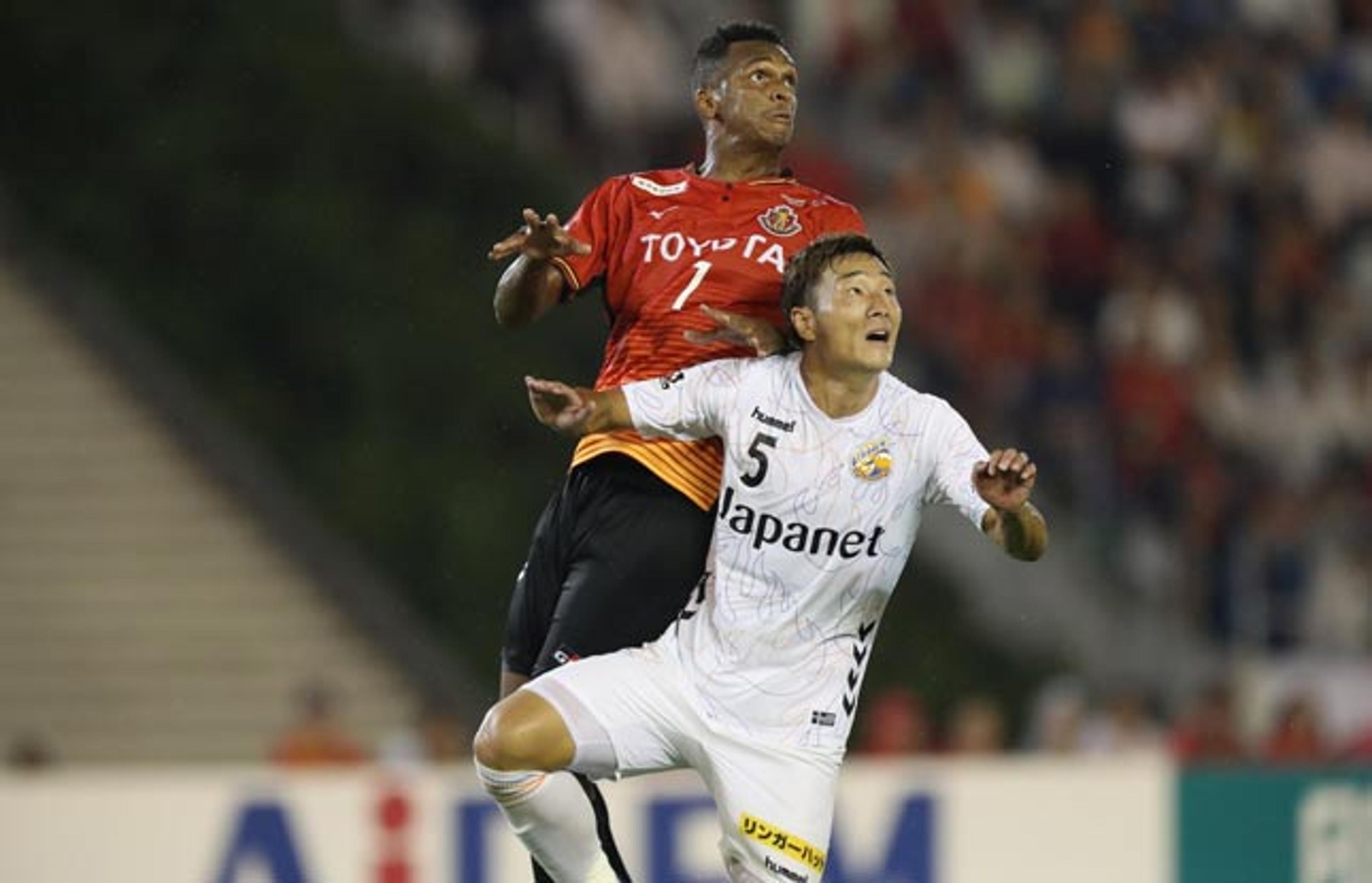 Jô faz dois gols pelo Nagoya e assume artilharia do Campeonato Japonês