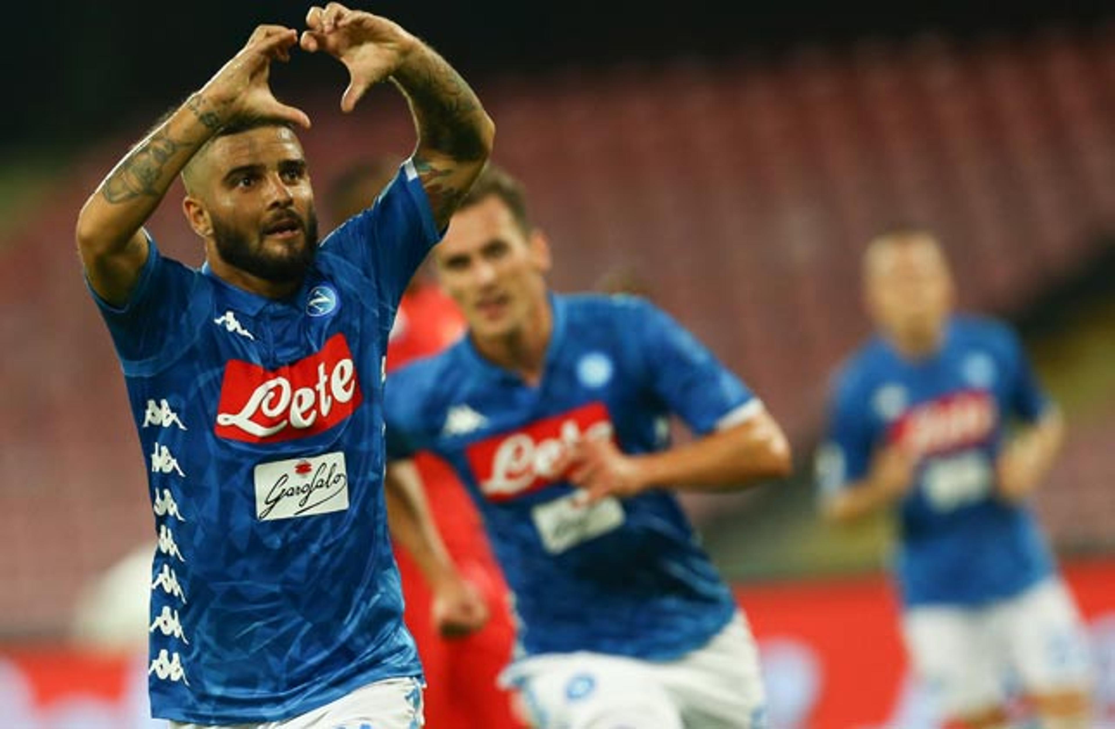 Napoli bate a Fiorentina e cola na Juventus na ponta do Italiano